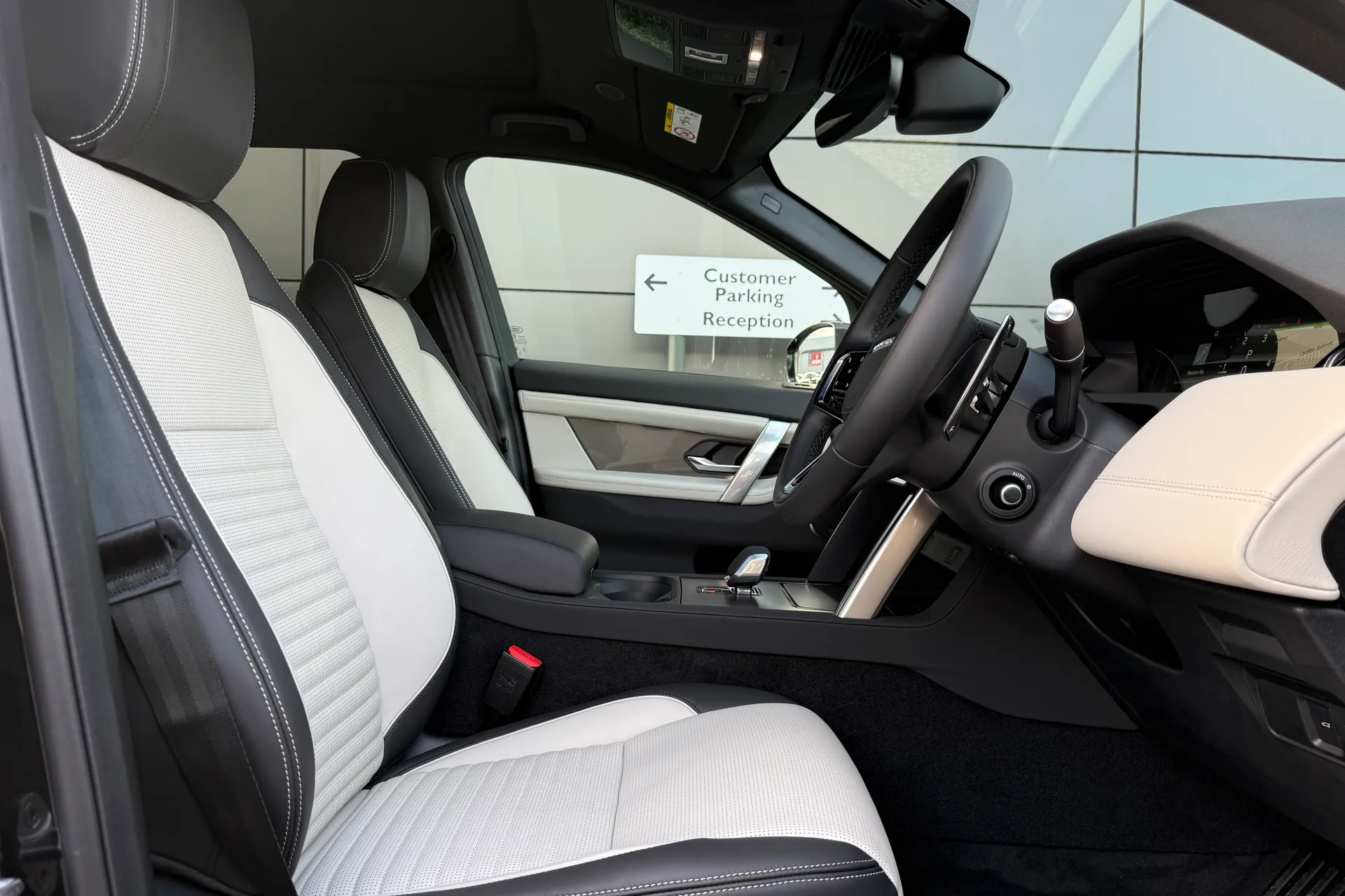 LAND ROVER DISCOVERY SPORT thumbnail image number 17