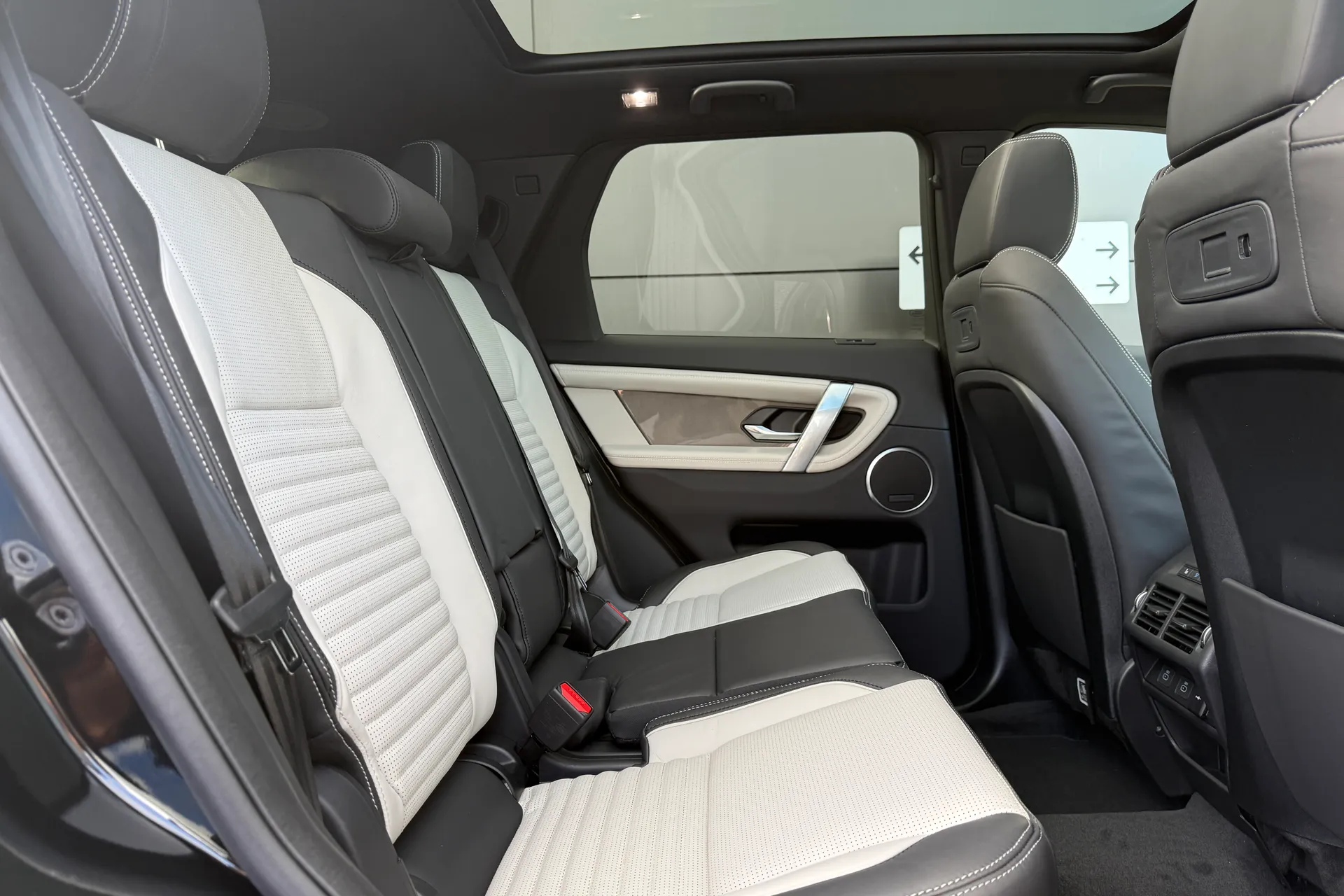 LAND ROVER DISCOVERY SPORT thumbnail image number 38