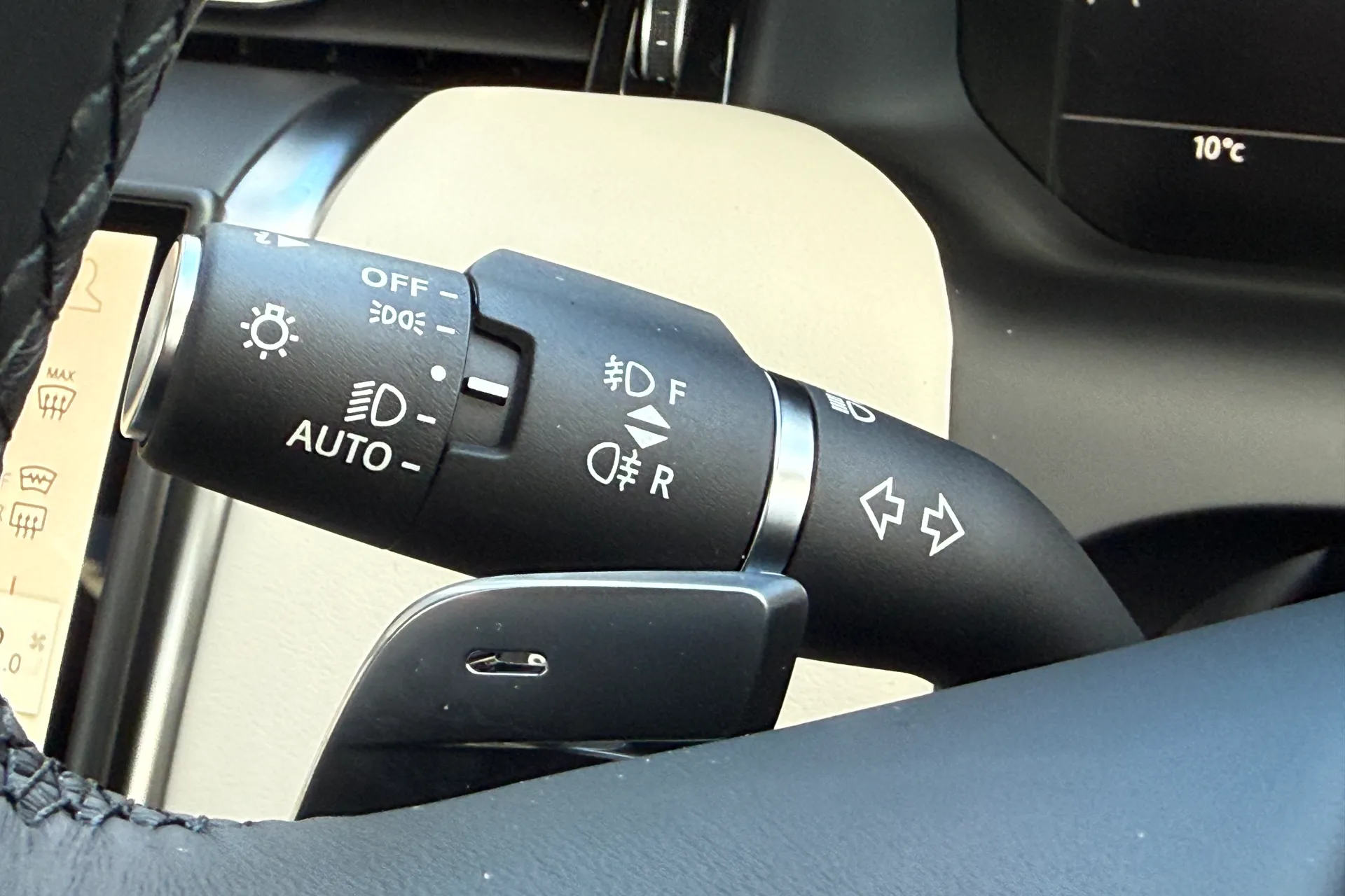 LAND ROVER DISCOVERY SPORT thumbnail image number 31