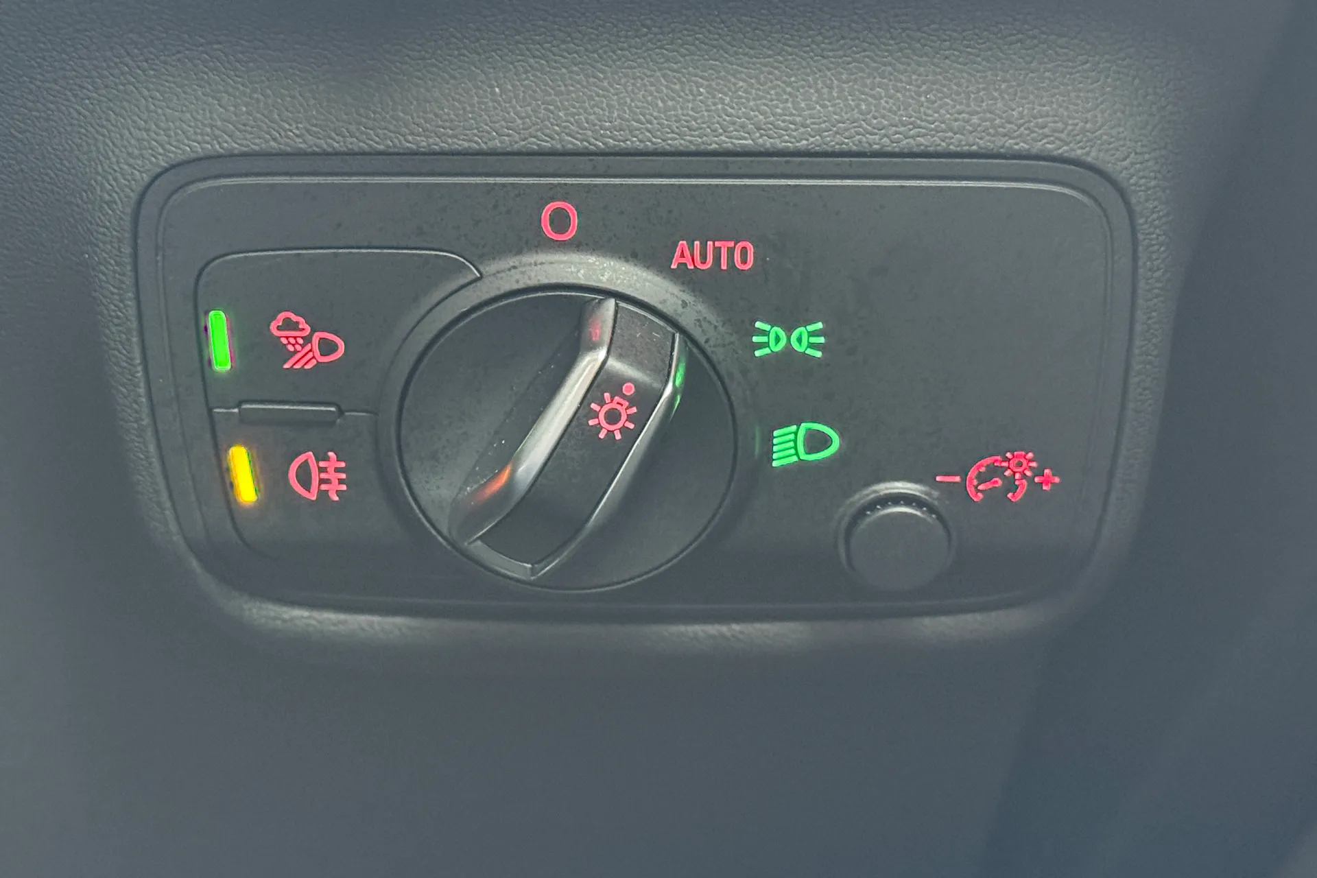 Audi TT thumbnail image number 57