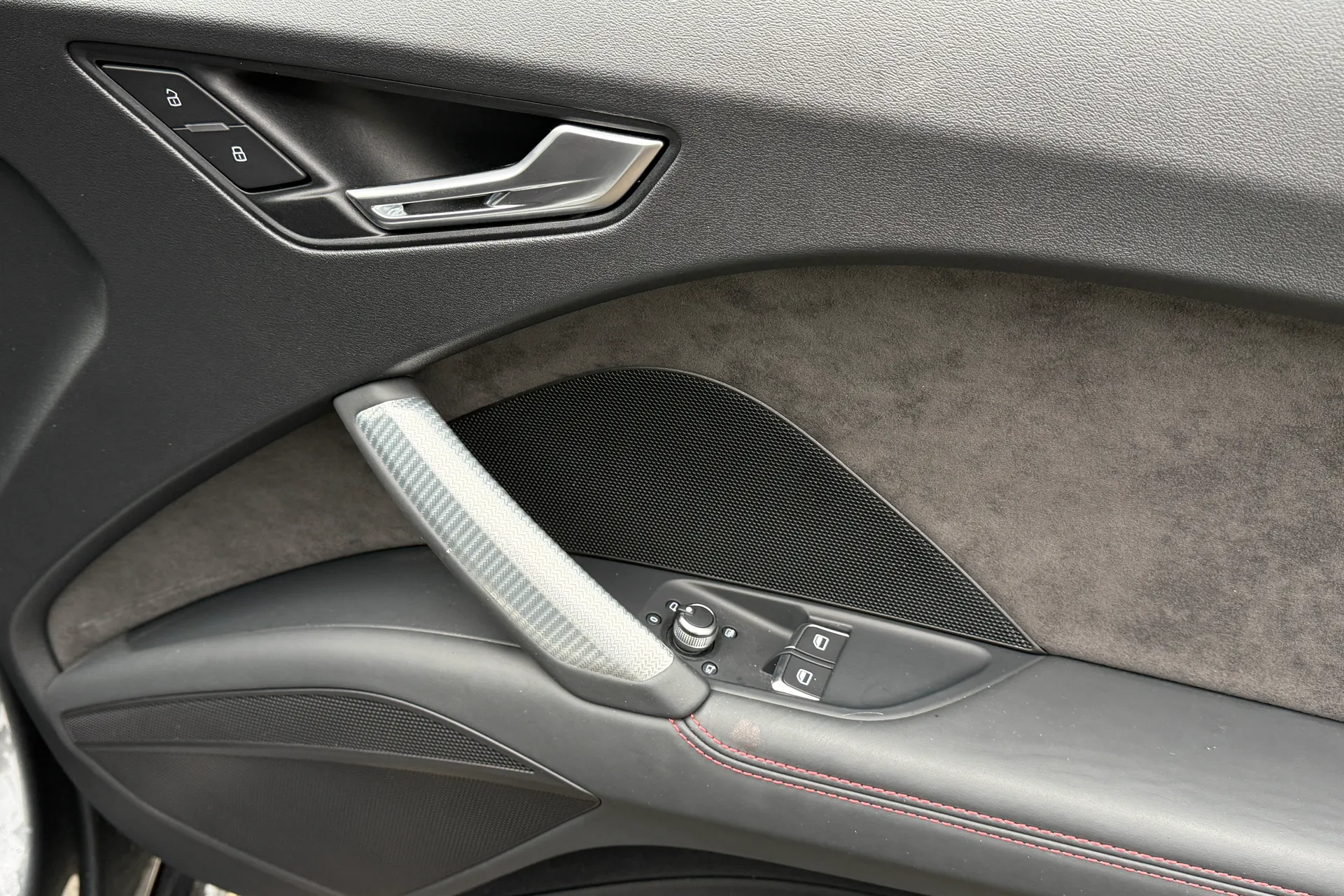 Audi TT thumbnail image number 42