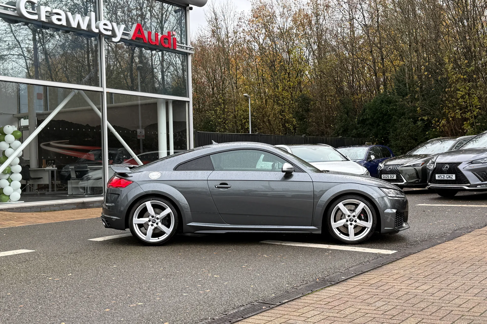 Audi TT thumbnail image number 2