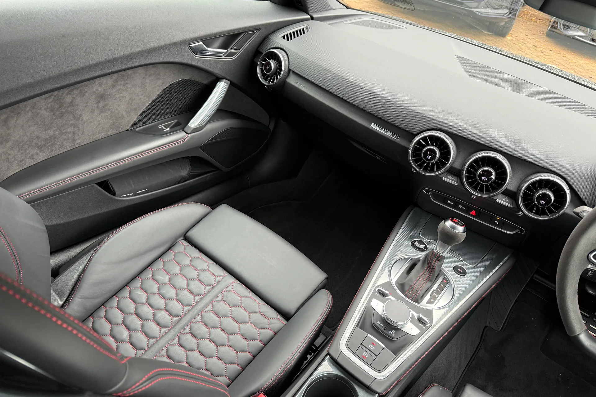 Audi TT thumbnail image number 37