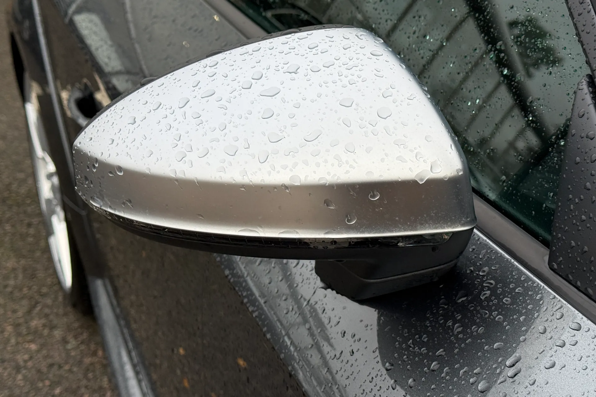 Audi TT thumbnail image number 35