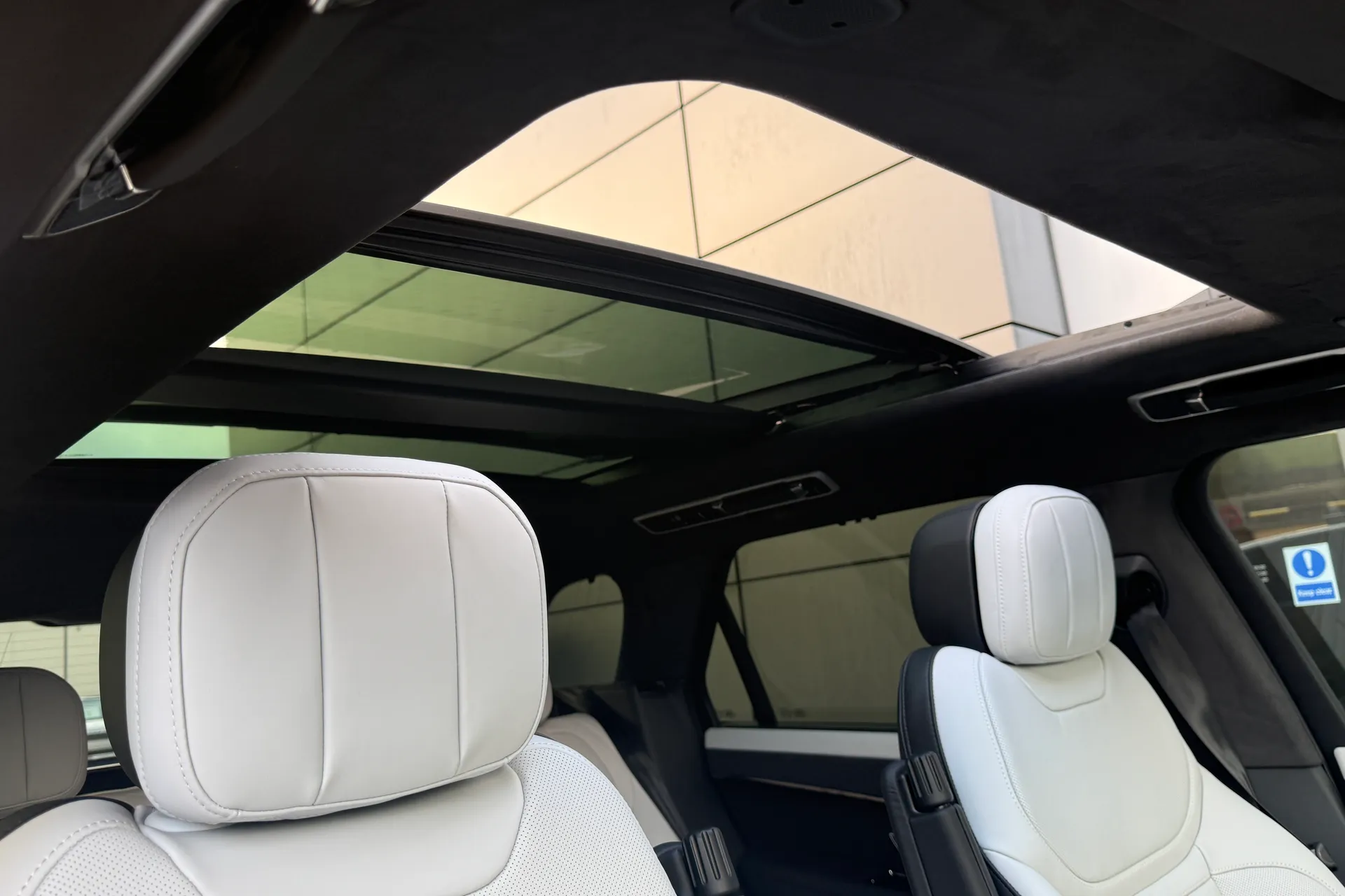 LAND ROVER RANGE ROVER SPORT thumbnail image number 10