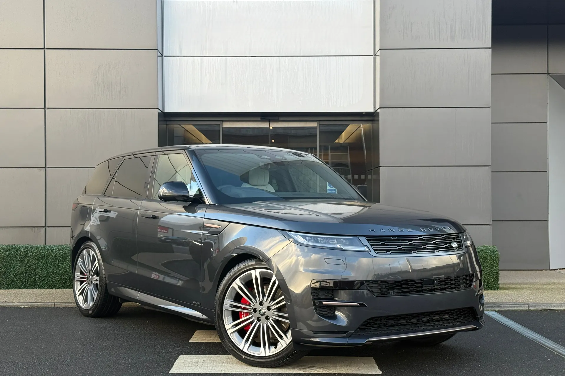 LAND ROVER RANGE ROVER SPORT focused image