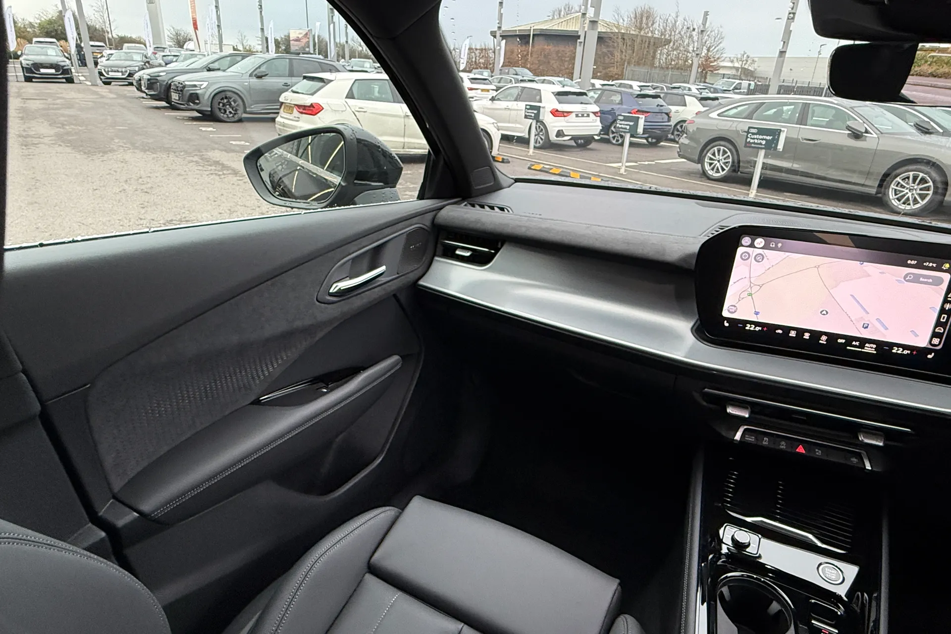 Audi Q3 thumbnail image number 28