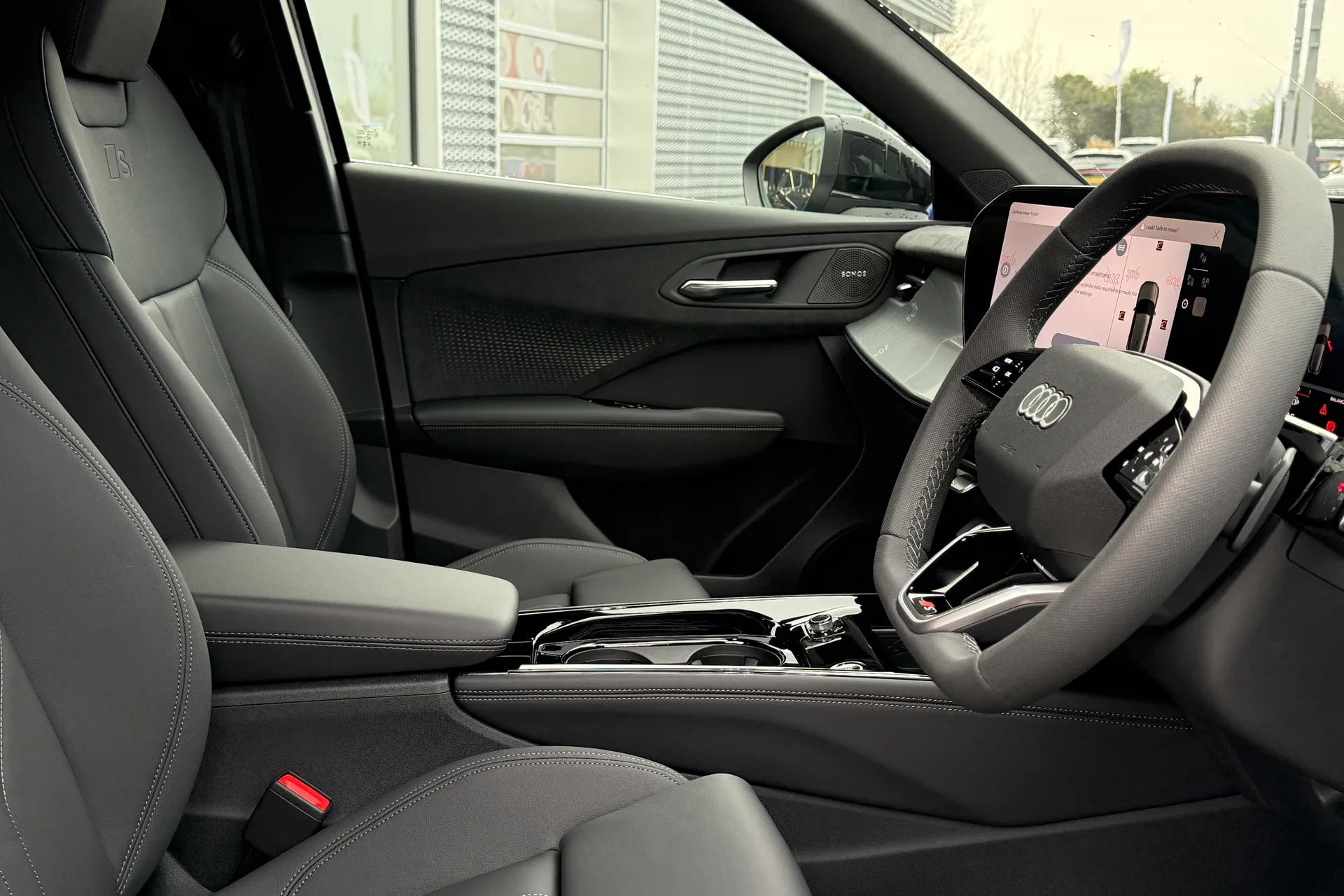 Audi Q3 thumbnail image number 25