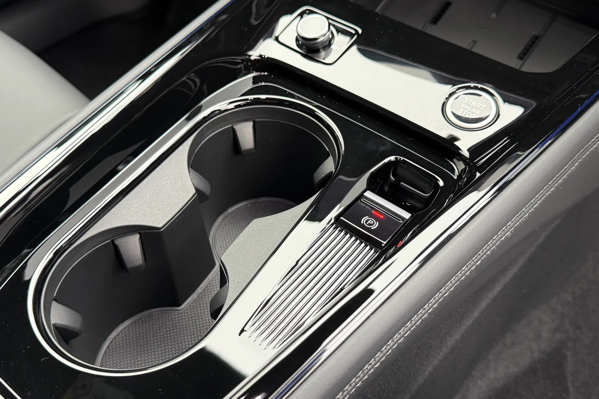 Audi Q3 thumbnail image number 18