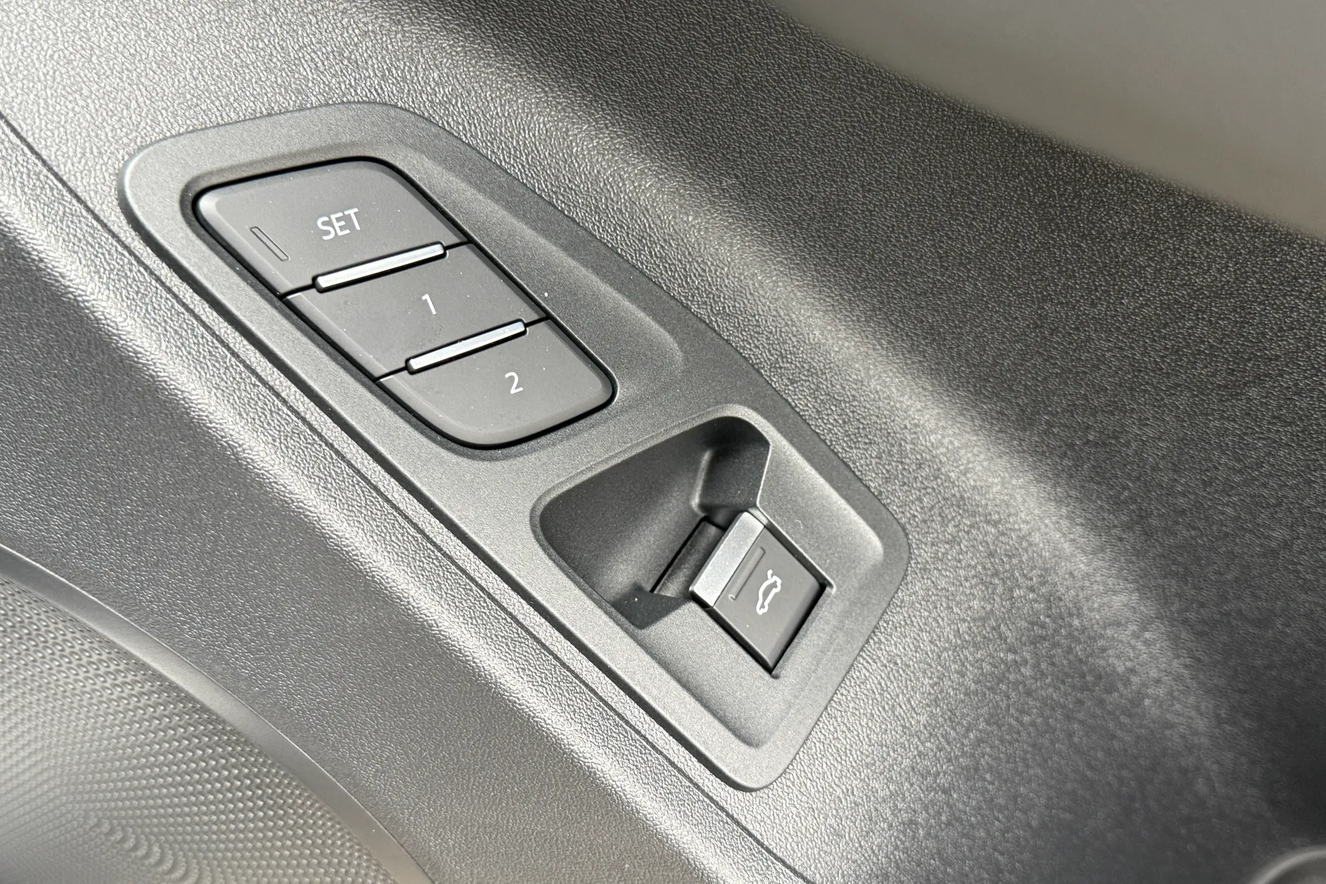 Audi Q3 thumbnail image number 26