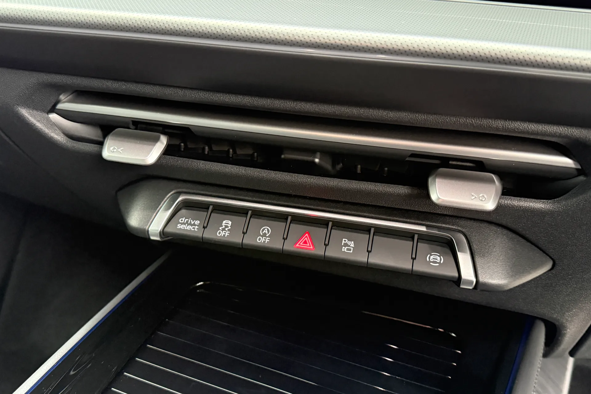 Audi Q3 thumbnail image number 15