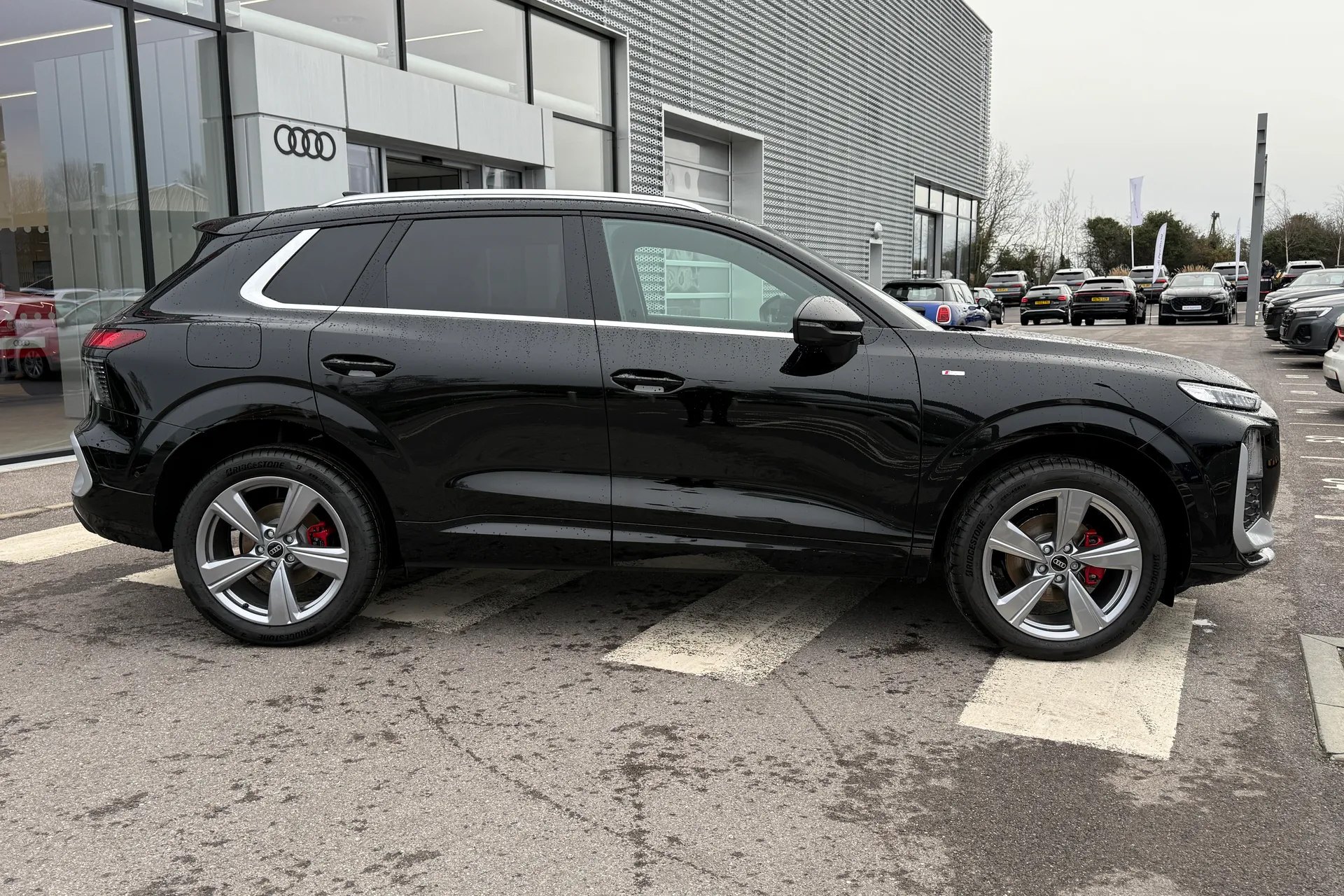 Audi Q3 thumbnail image number 2