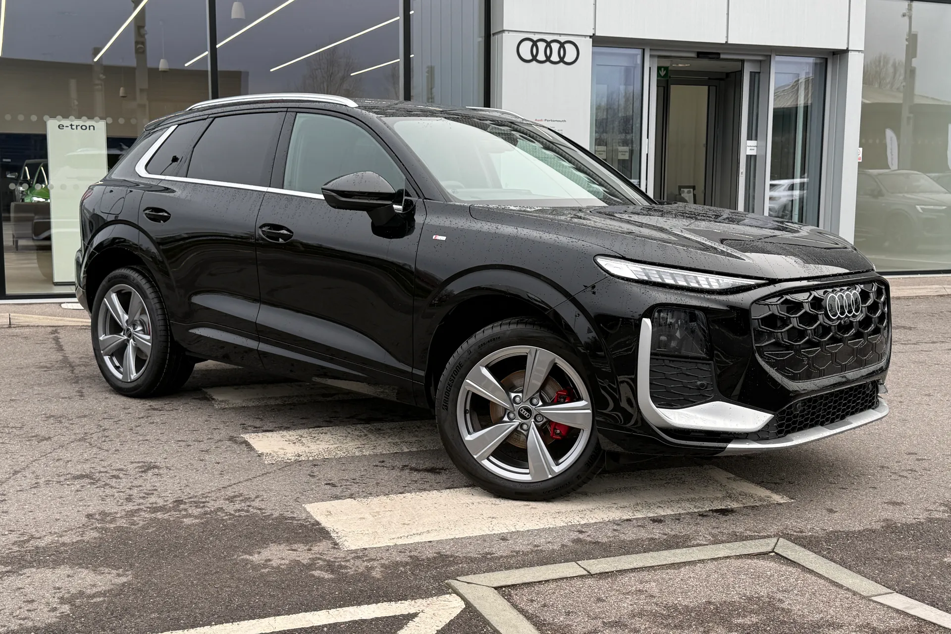 Audi Q3 focused image