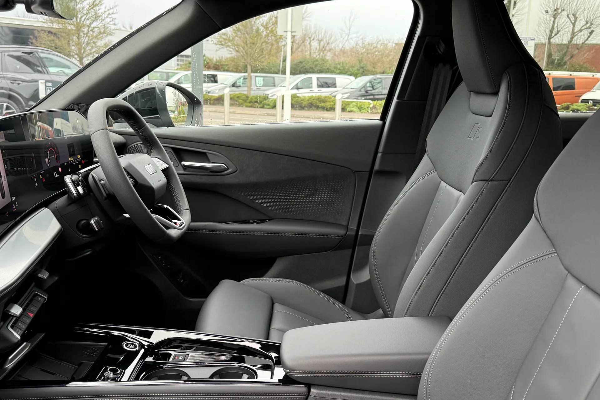 Audi Q3 thumbnail image number 14