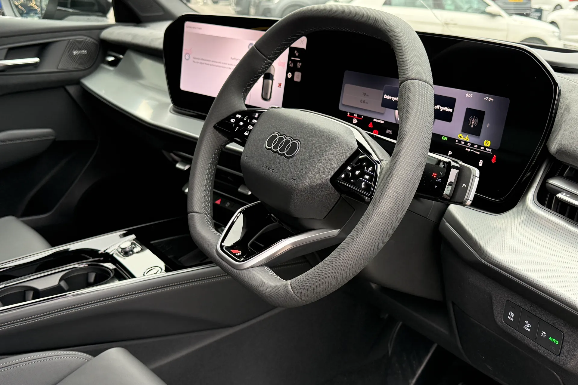 Audi Q3 thumbnail image number 24