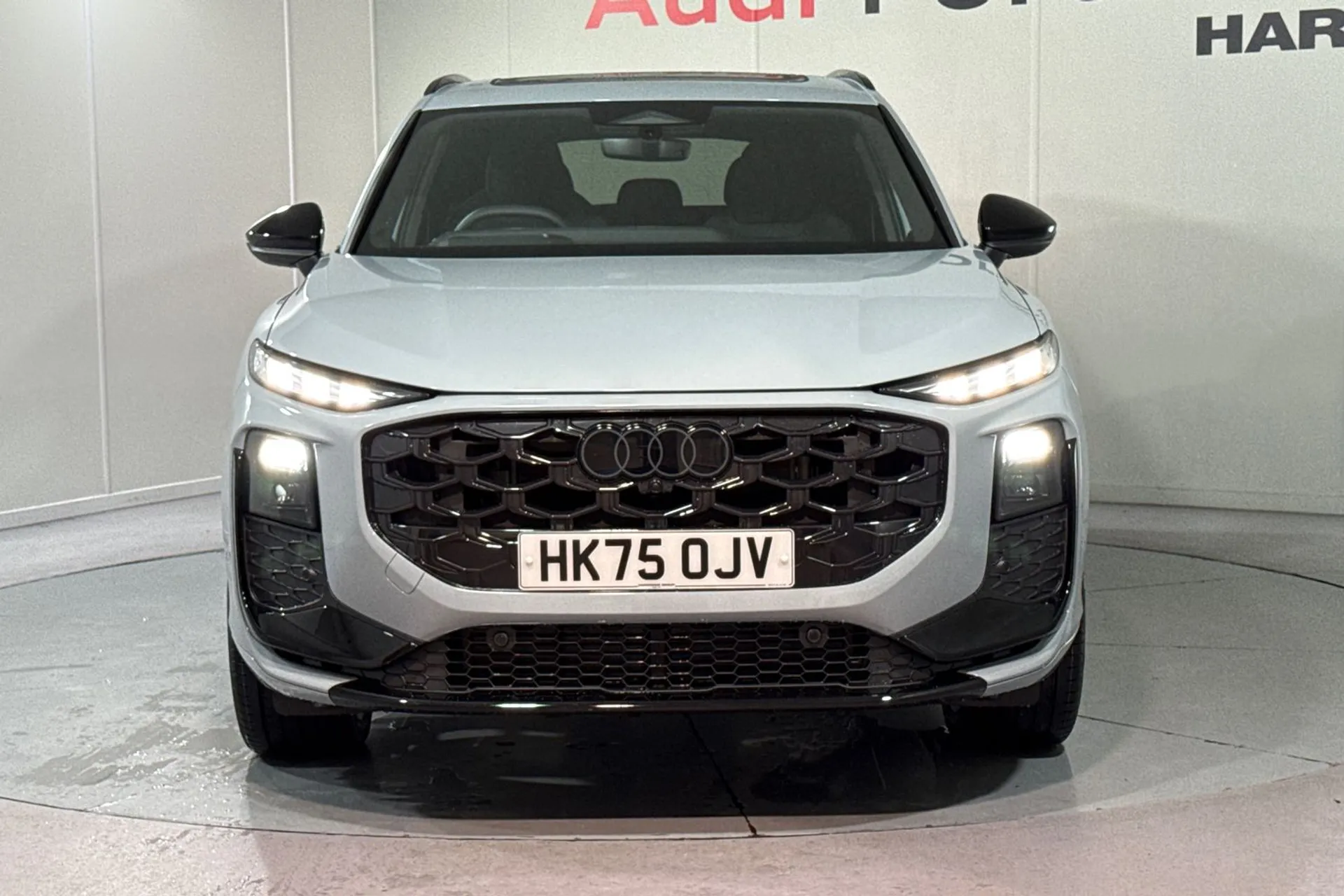 Audi Q3 thumbnail image number 6