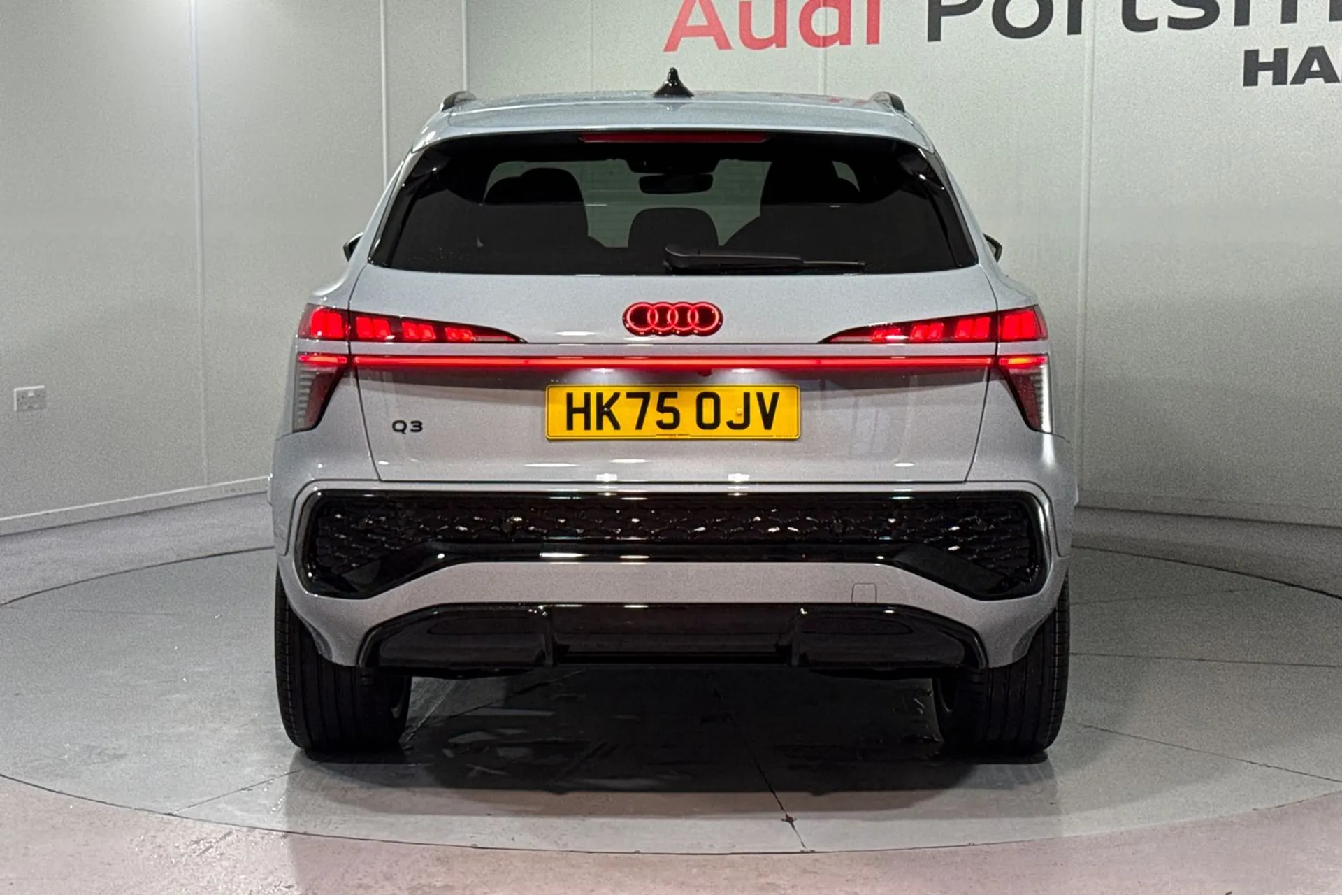 Audi Q3 thumbnail image number 8