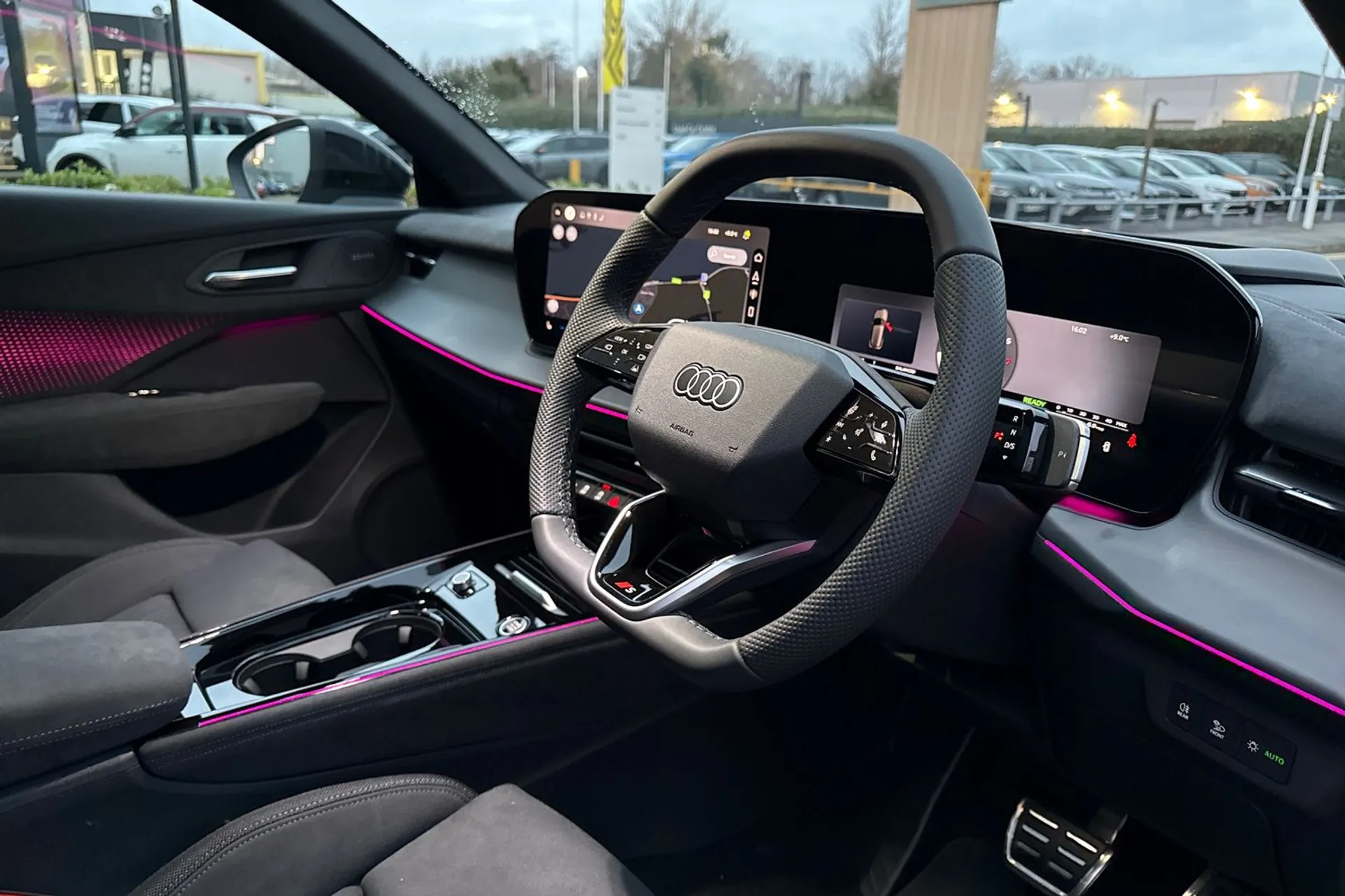 Audi Q3 thumbnail image number 37