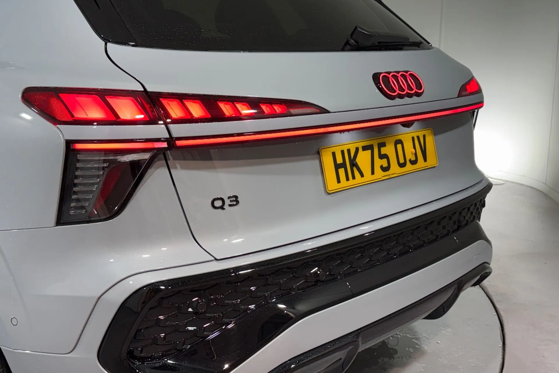 Audi Q3 thumbnail image number 21