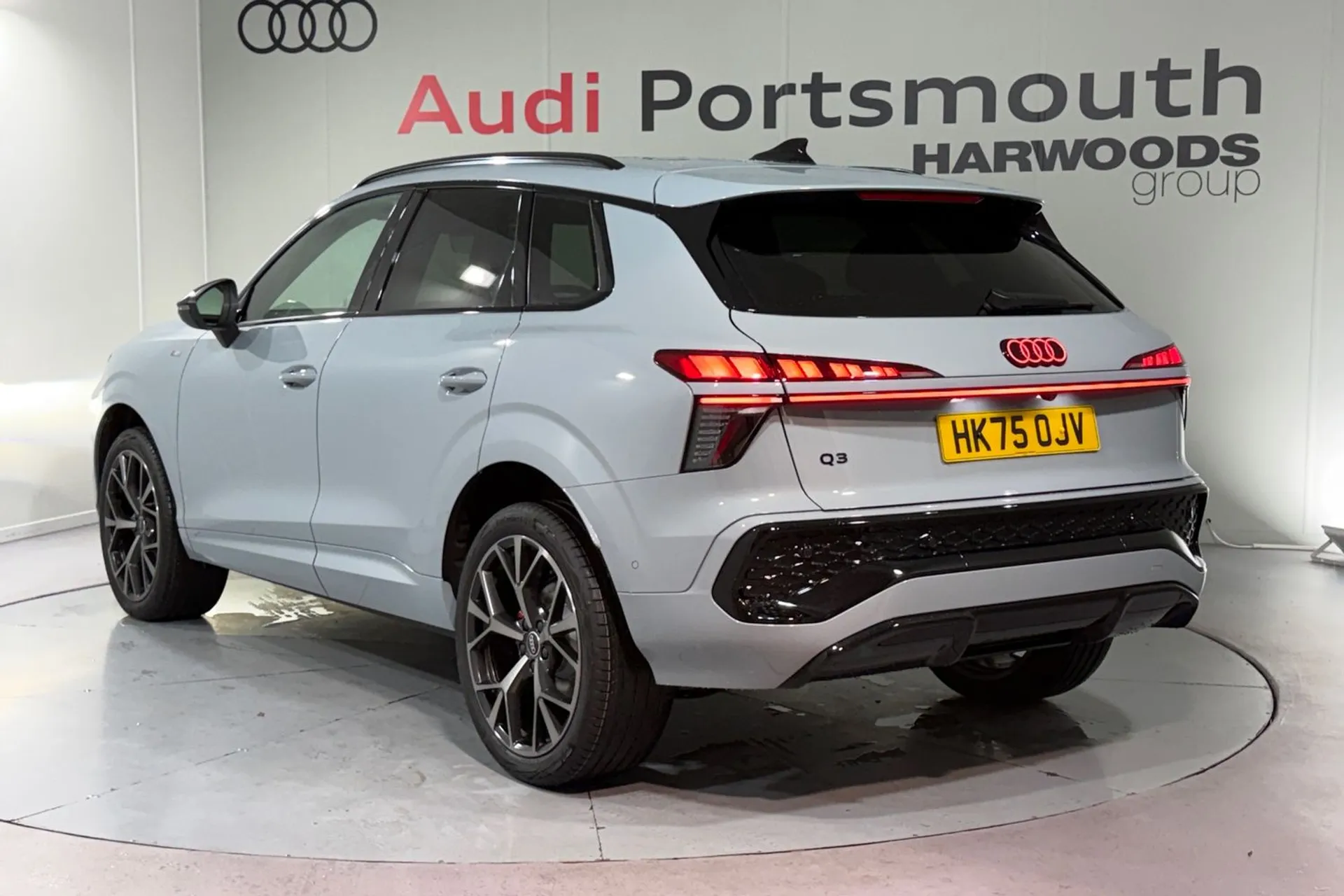 Audi Q3 thumbnail image number 11