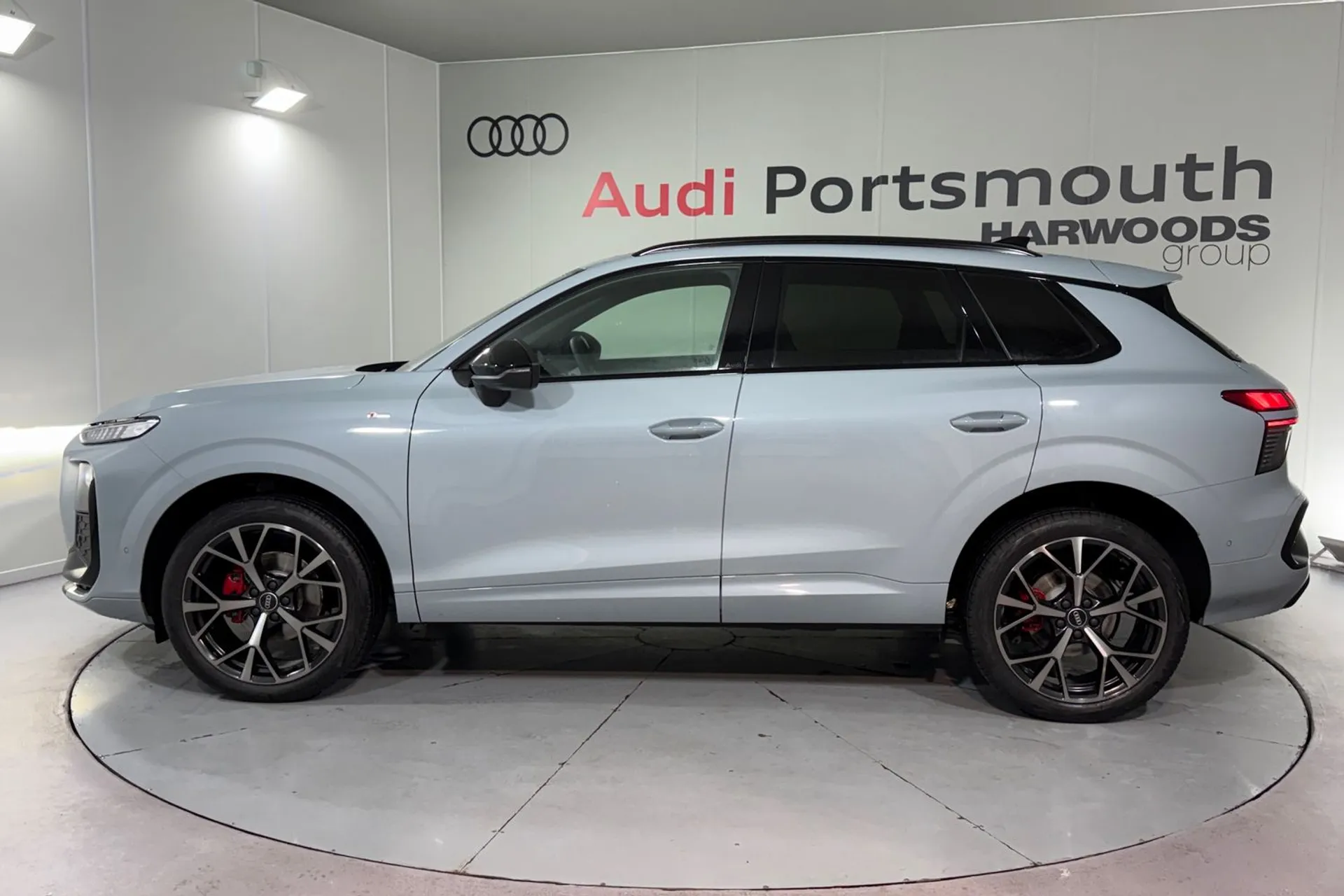 Audi Q3 thumbnail image number 12