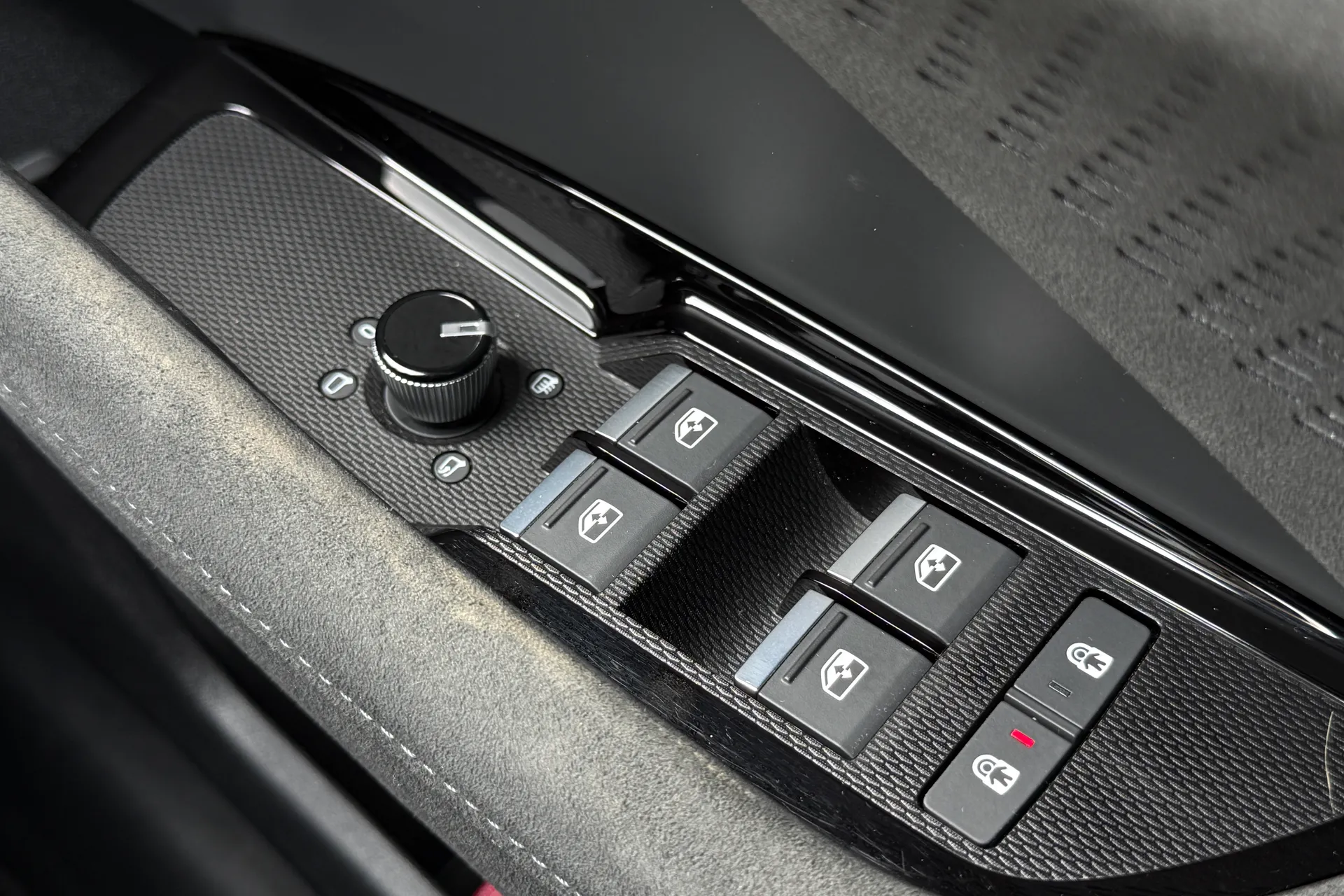Audi Q3 thumbnail image number 29