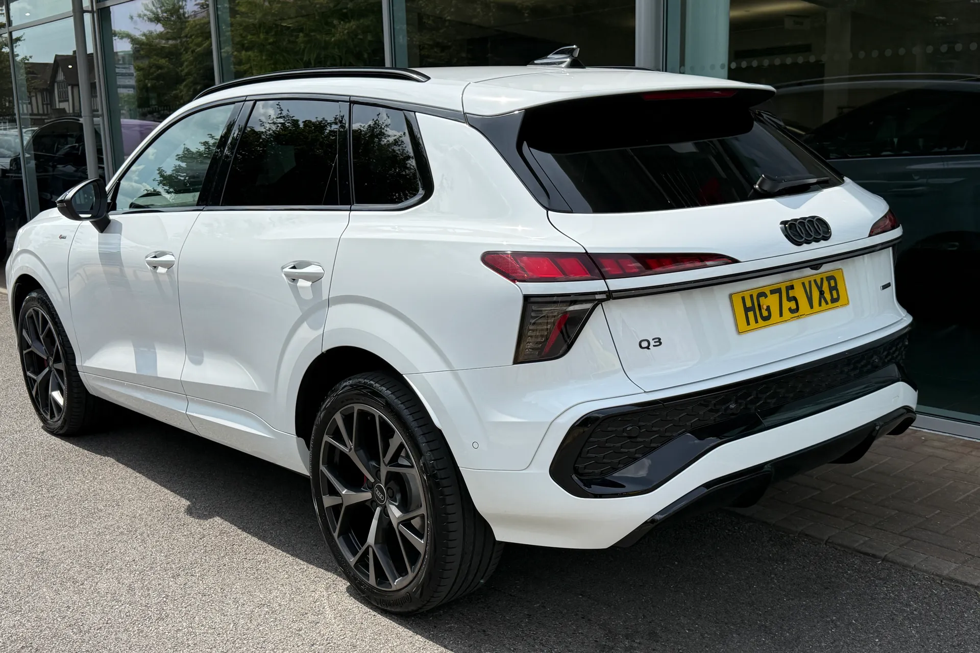 Audi Q3 thumbnail image number 3