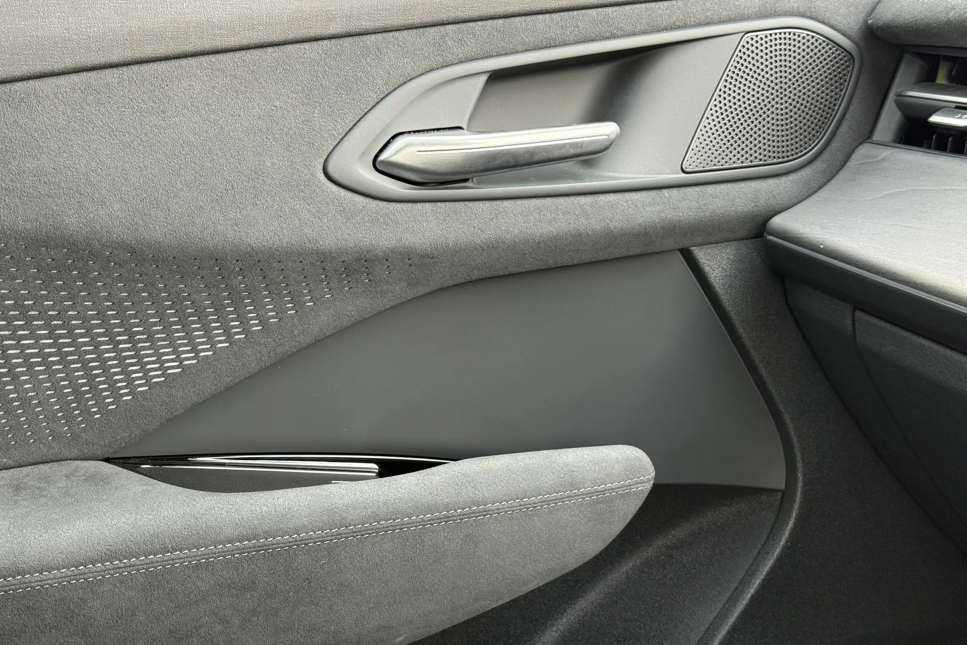 Audi Q3 thumbnail image number 26