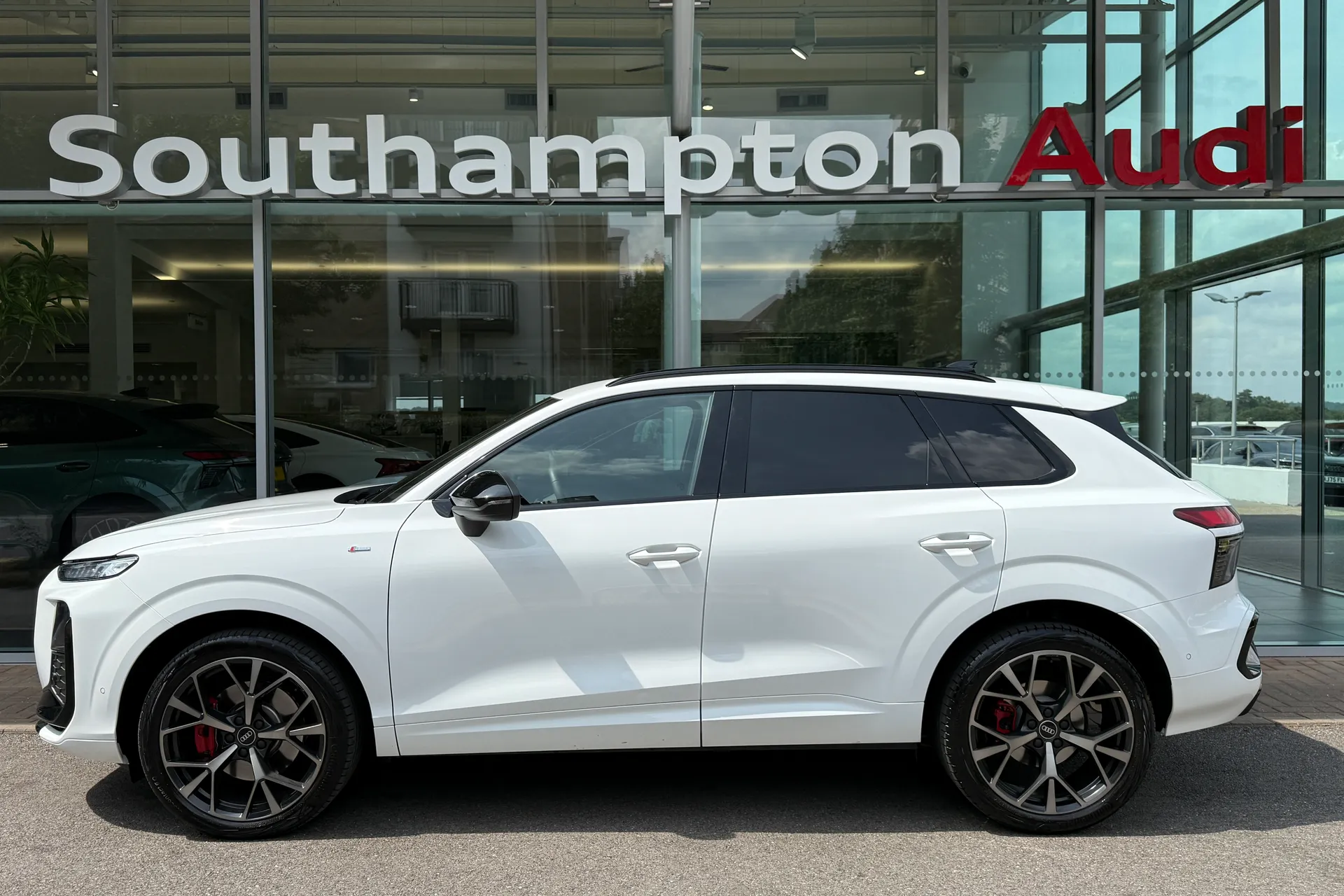 Audi Q3 thumbnail image number 52
