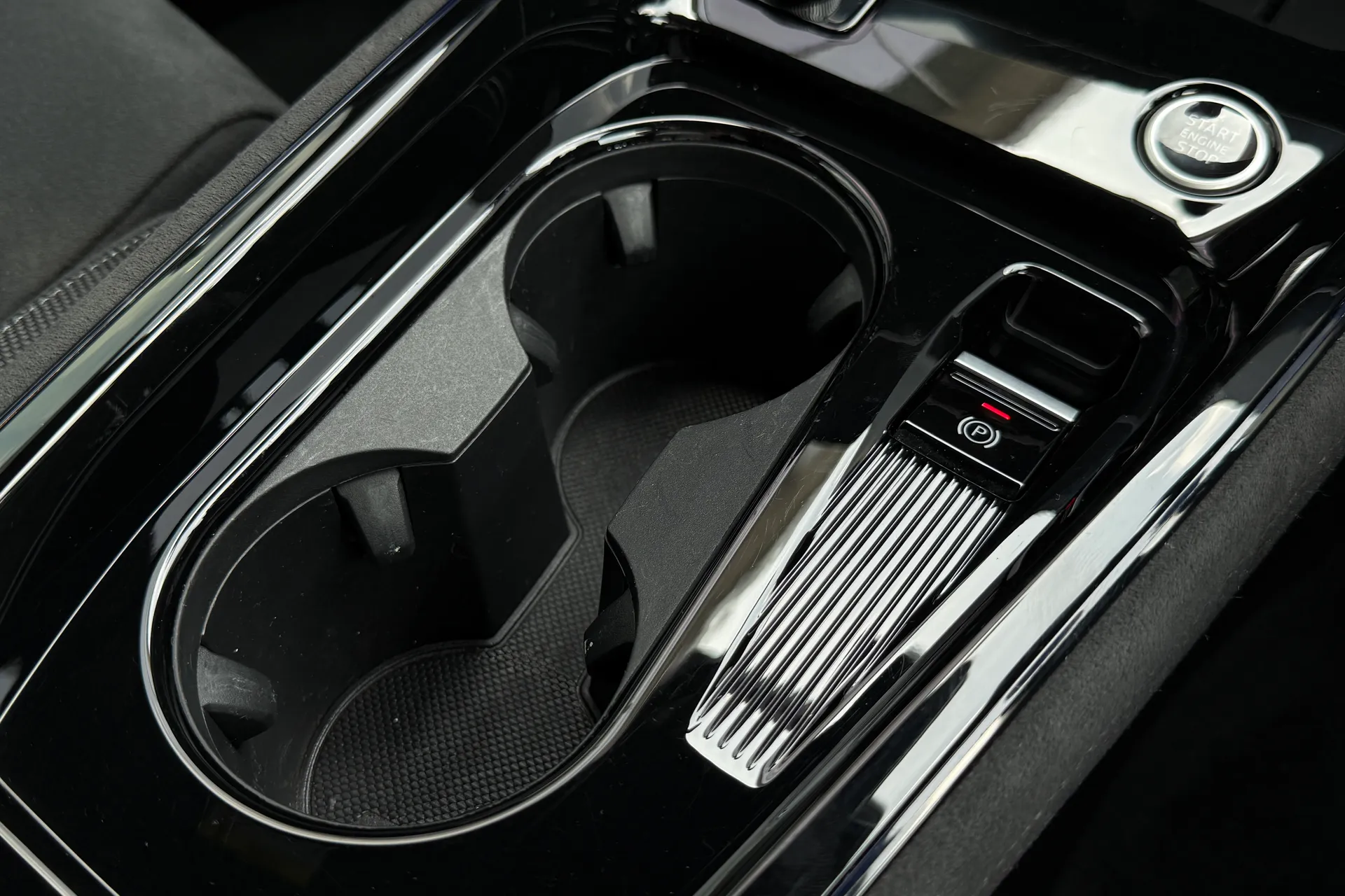 Audi Q3 thumbnail image number 24