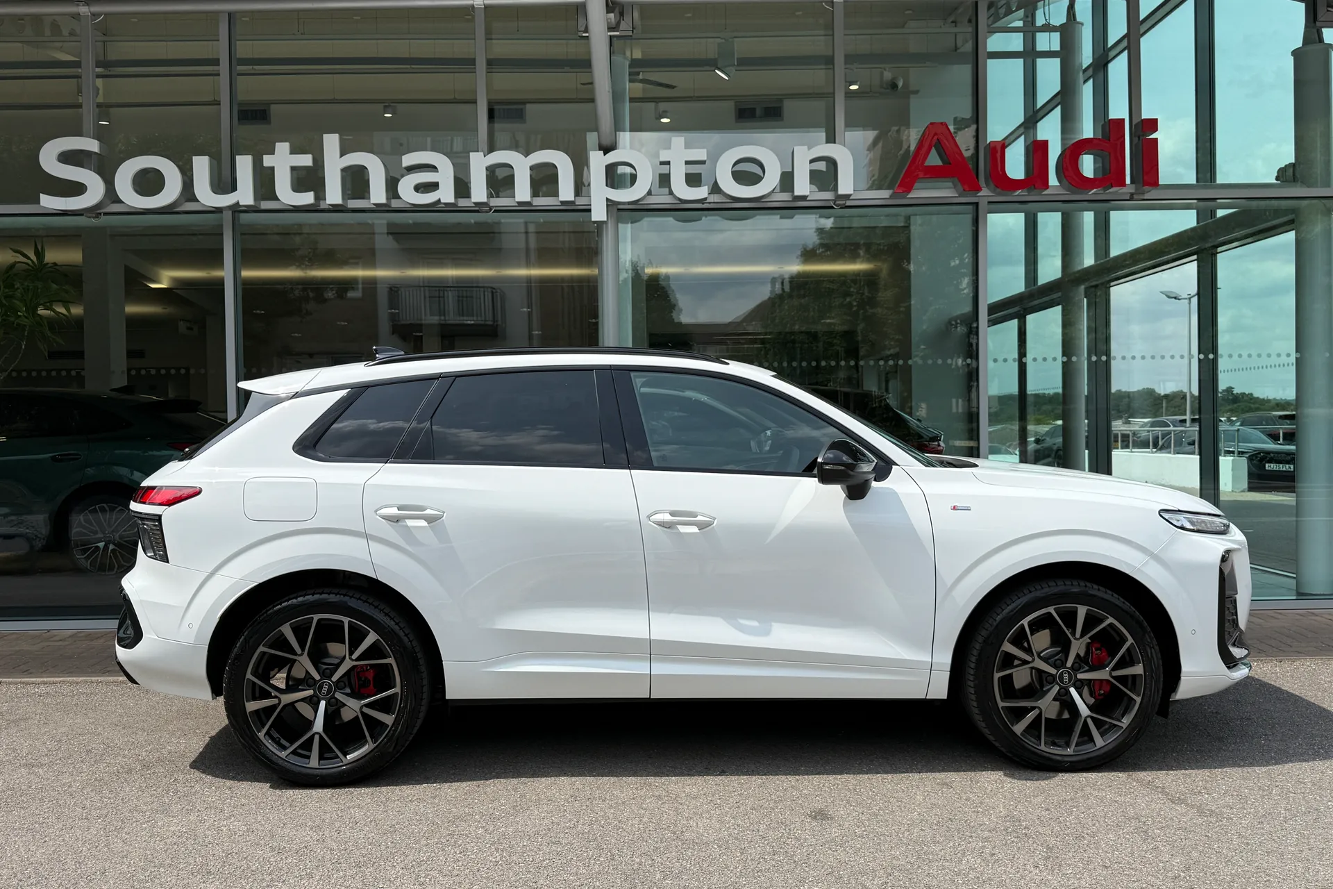 Audi Q3 thumbnail image number 4
