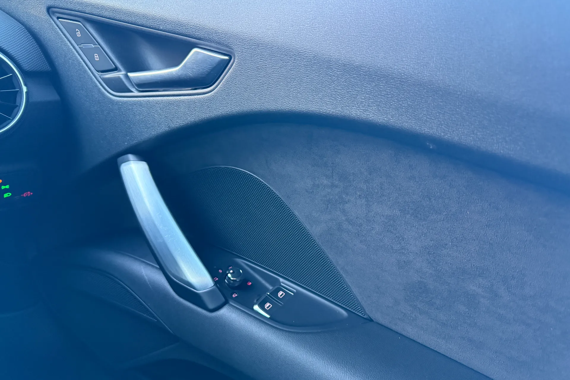 Audi TT thumbnail image number 26