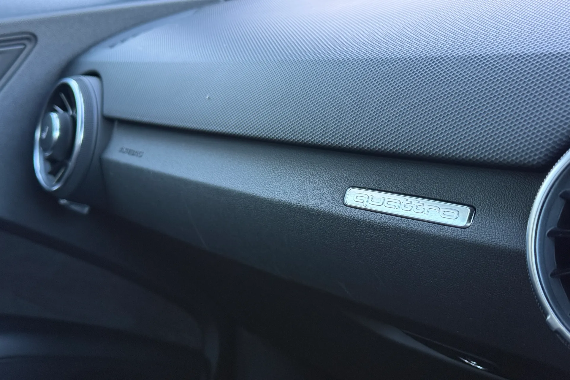 Audi TT thumbnail image number 17