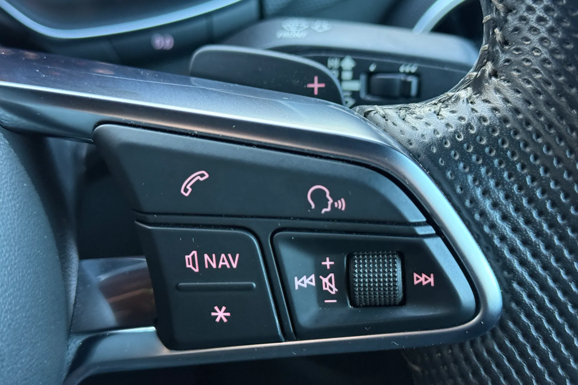 Audi TT thumbnail image number 24