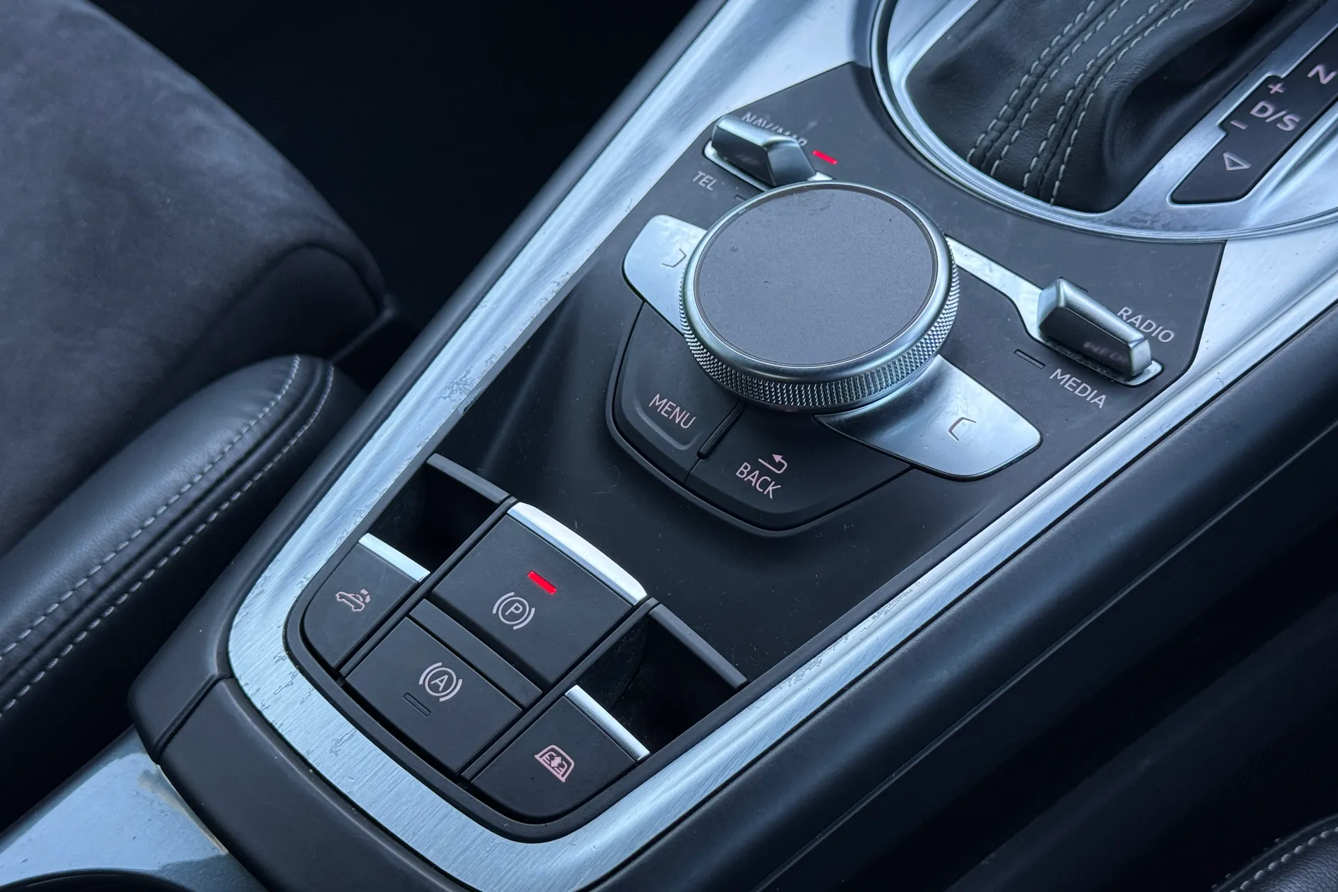 Audi TT thumbnail image number 18