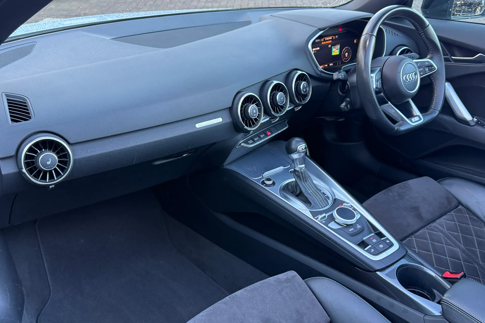 Audi TT thumbnail image number 45