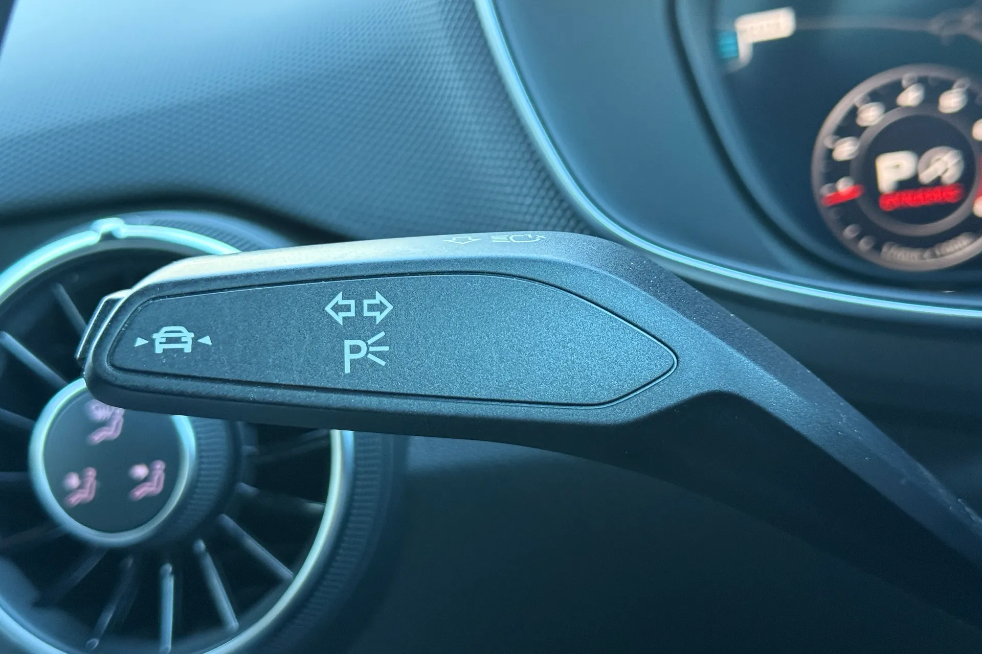 Audi TT thumbnail image number 21