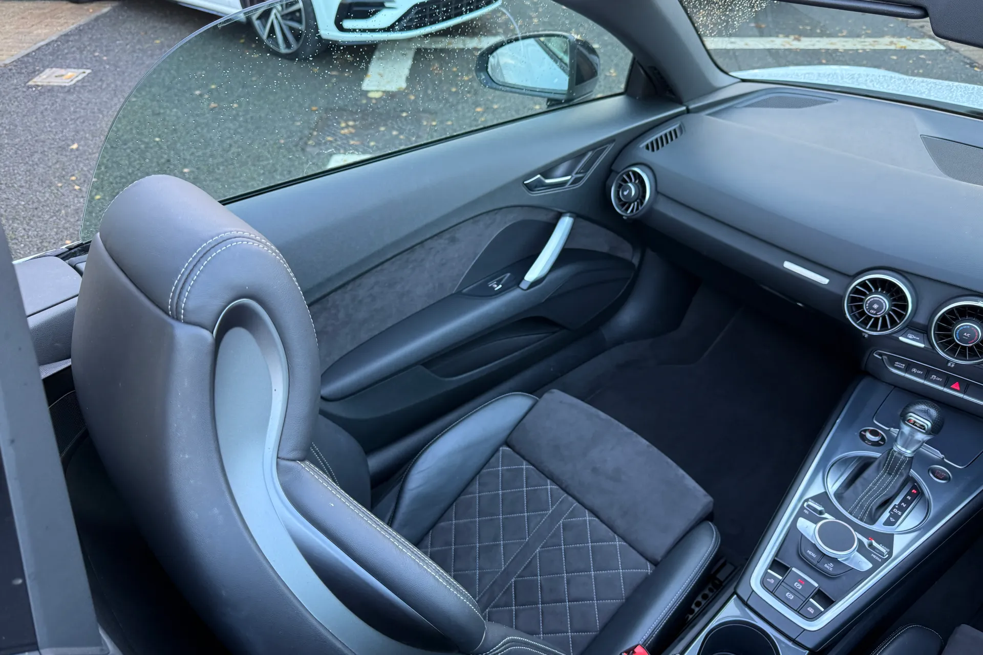 Audi TT thumbnail image number 32