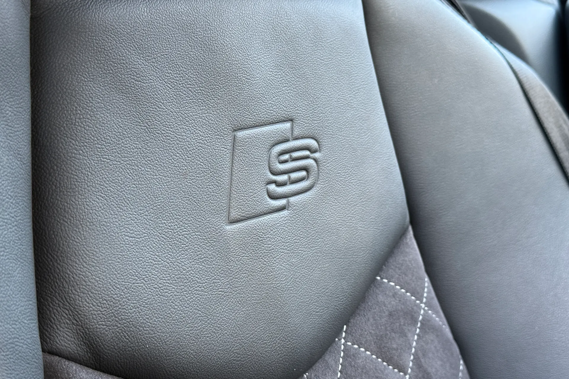 Audi TT thumbnail image number 16