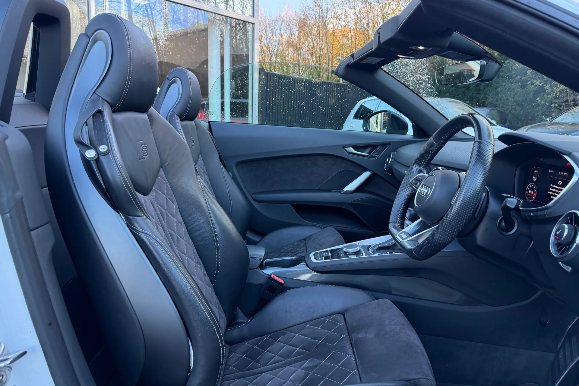 Audi TT thumbnail image number 30