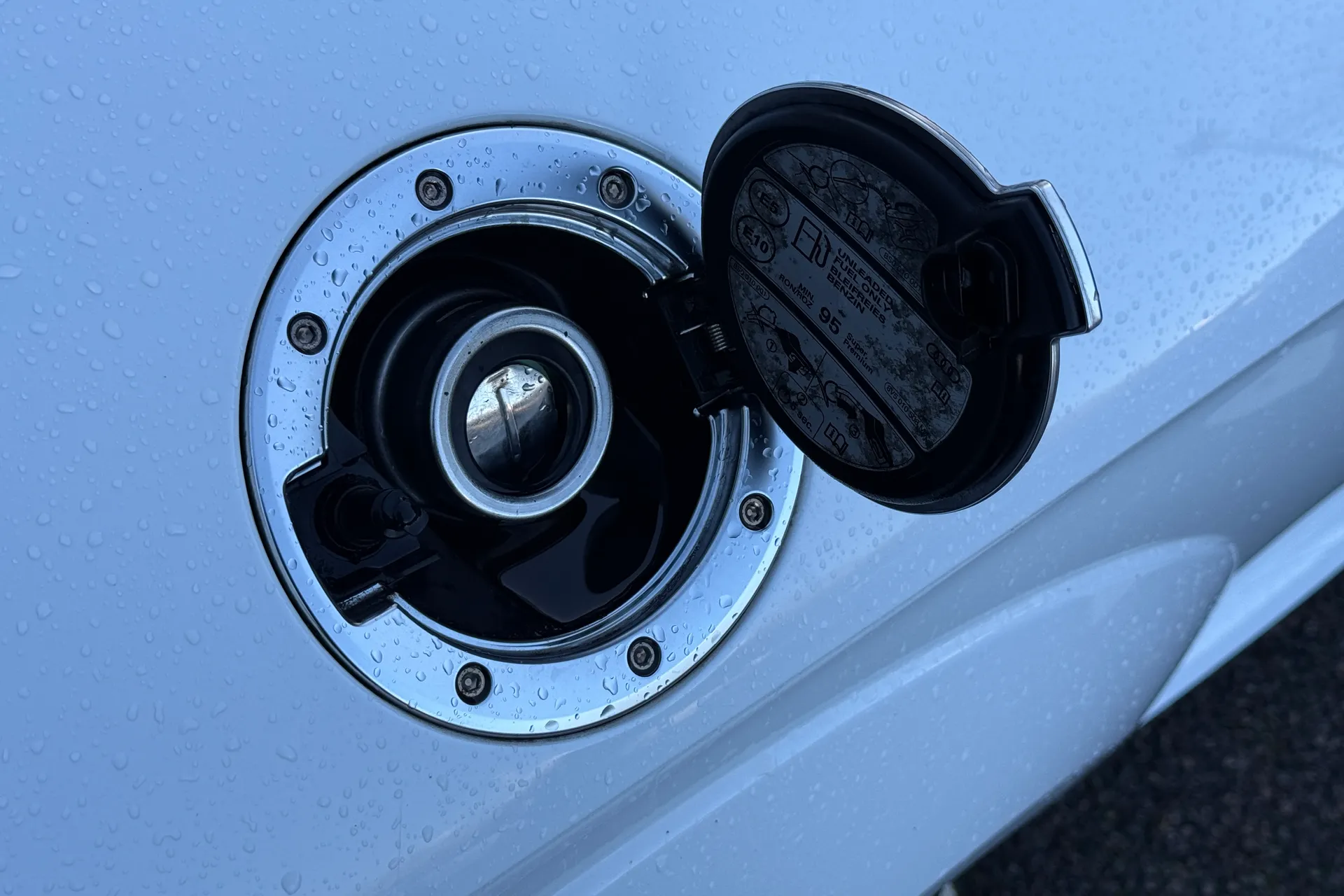 Audi TT thumbnail image number 31