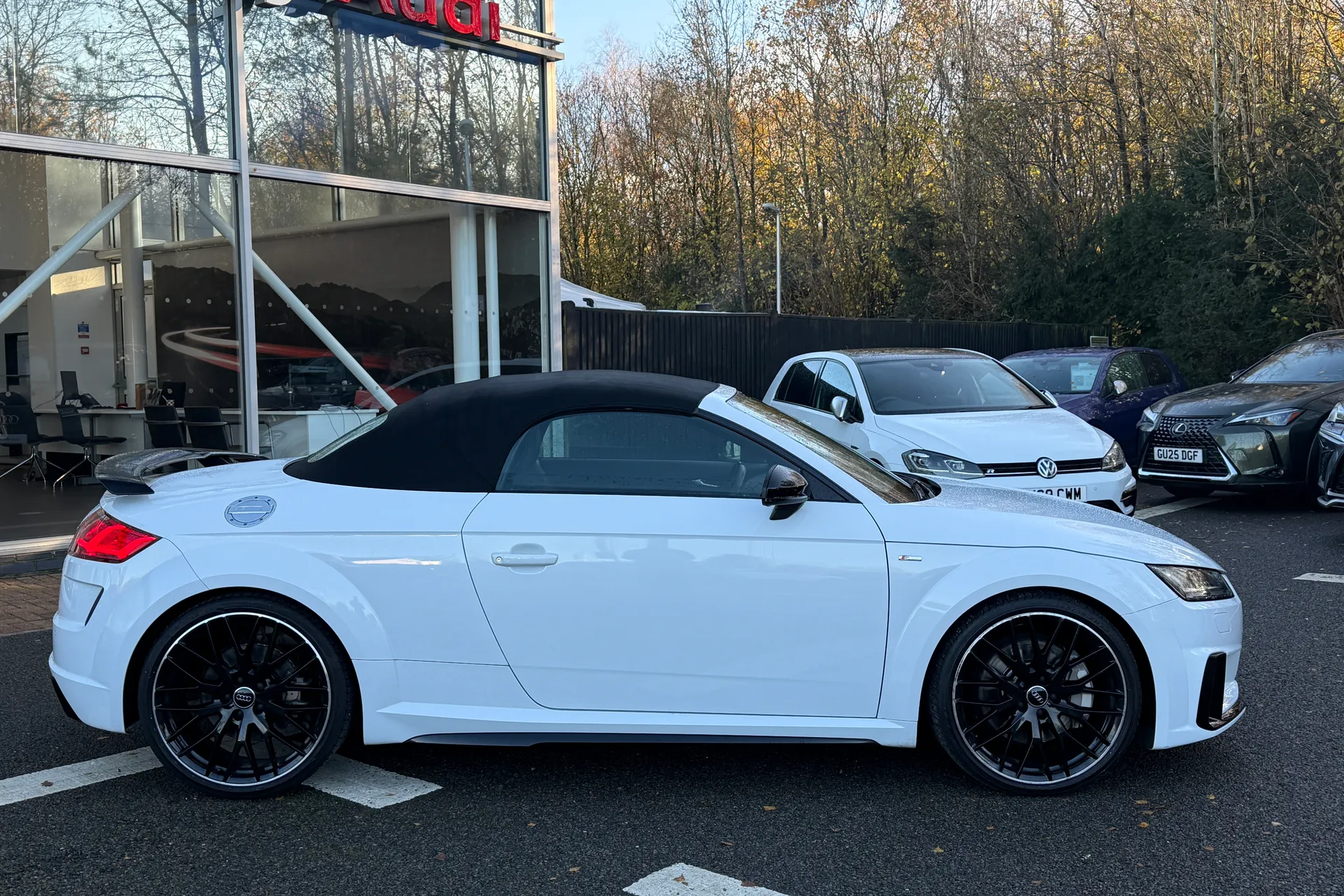 Audi TT thumbnail image number 2