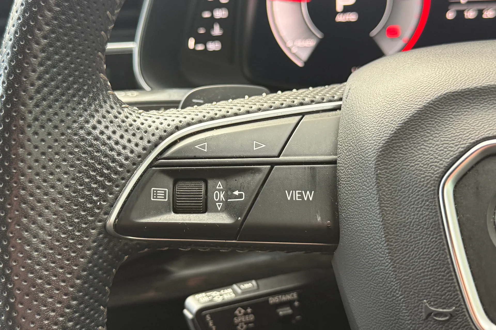 Audi Q8 thumbnail image number 11