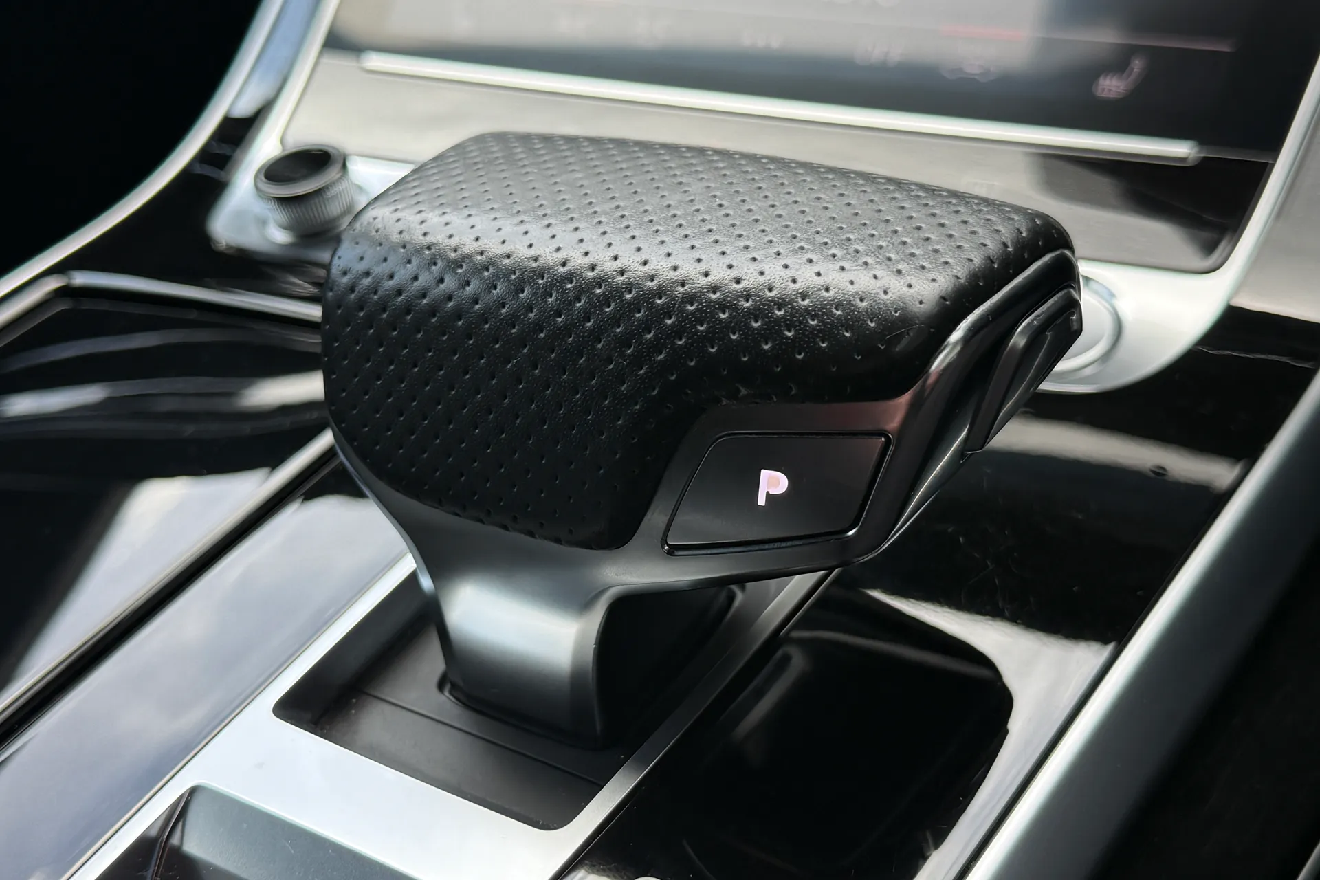 Audi Q8 thumbnail image number 25