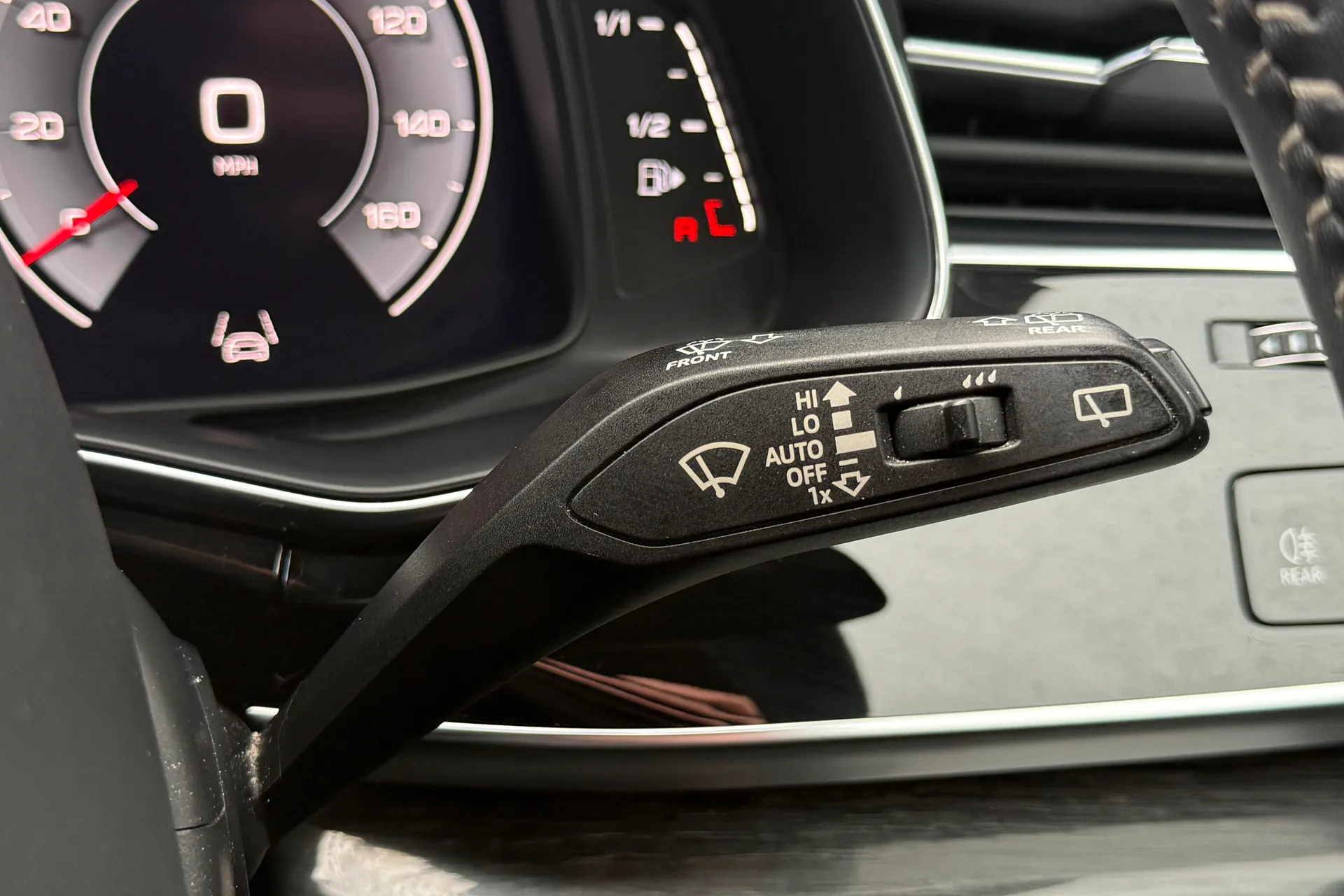 Audi Q8 thumbnail image number 15