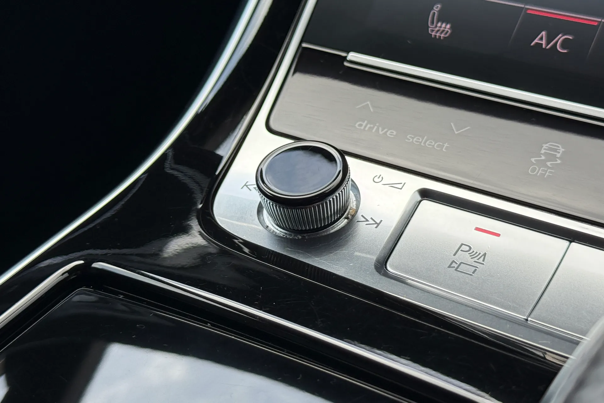 Audi Q8 thumbnail image number 22