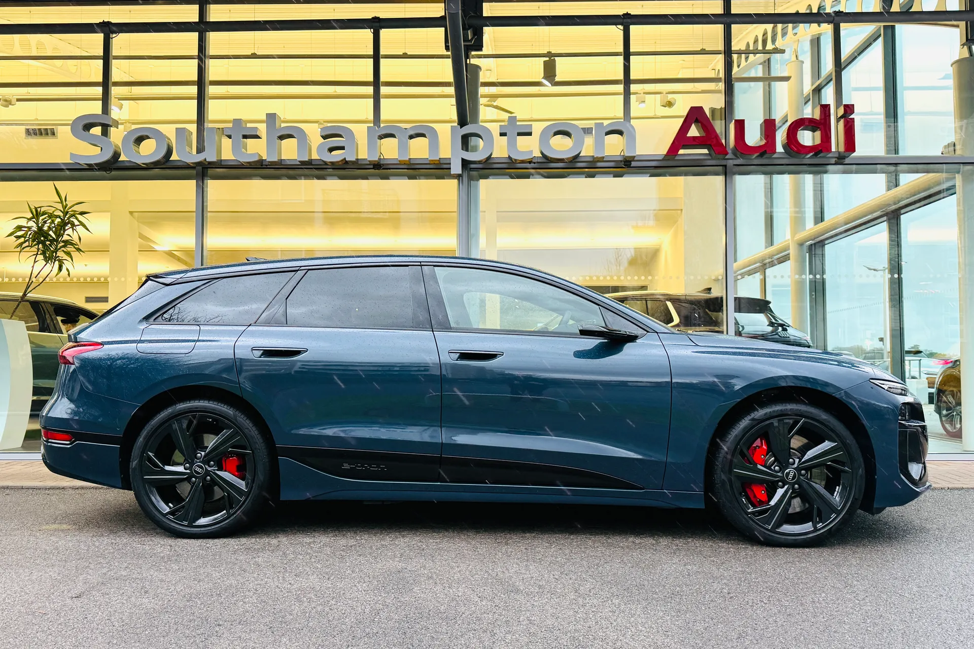 Audi A6 thumbnail image number 2