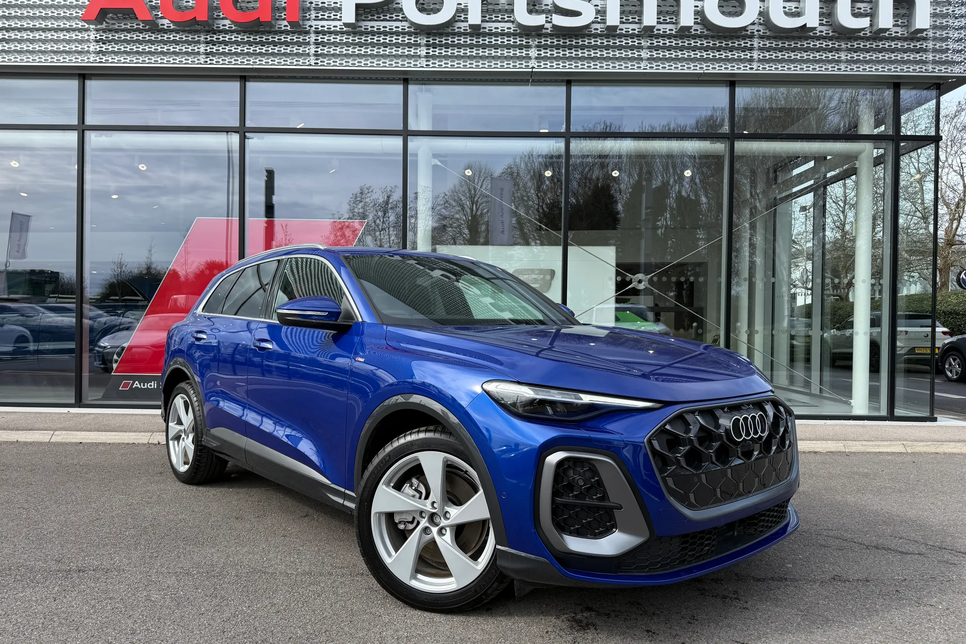 Audi Q5 focused image