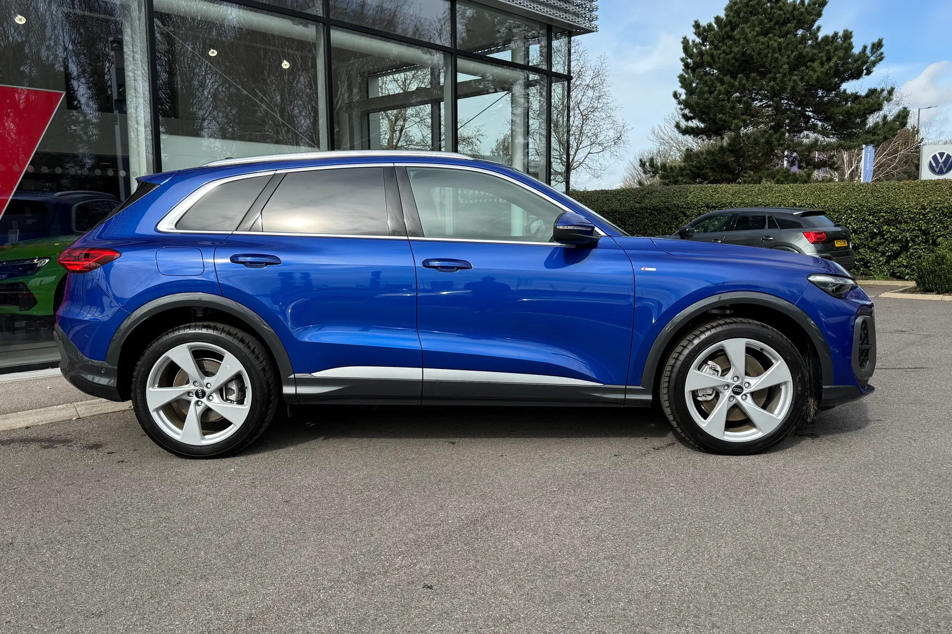 Audi Q5 thumbnail image number 2