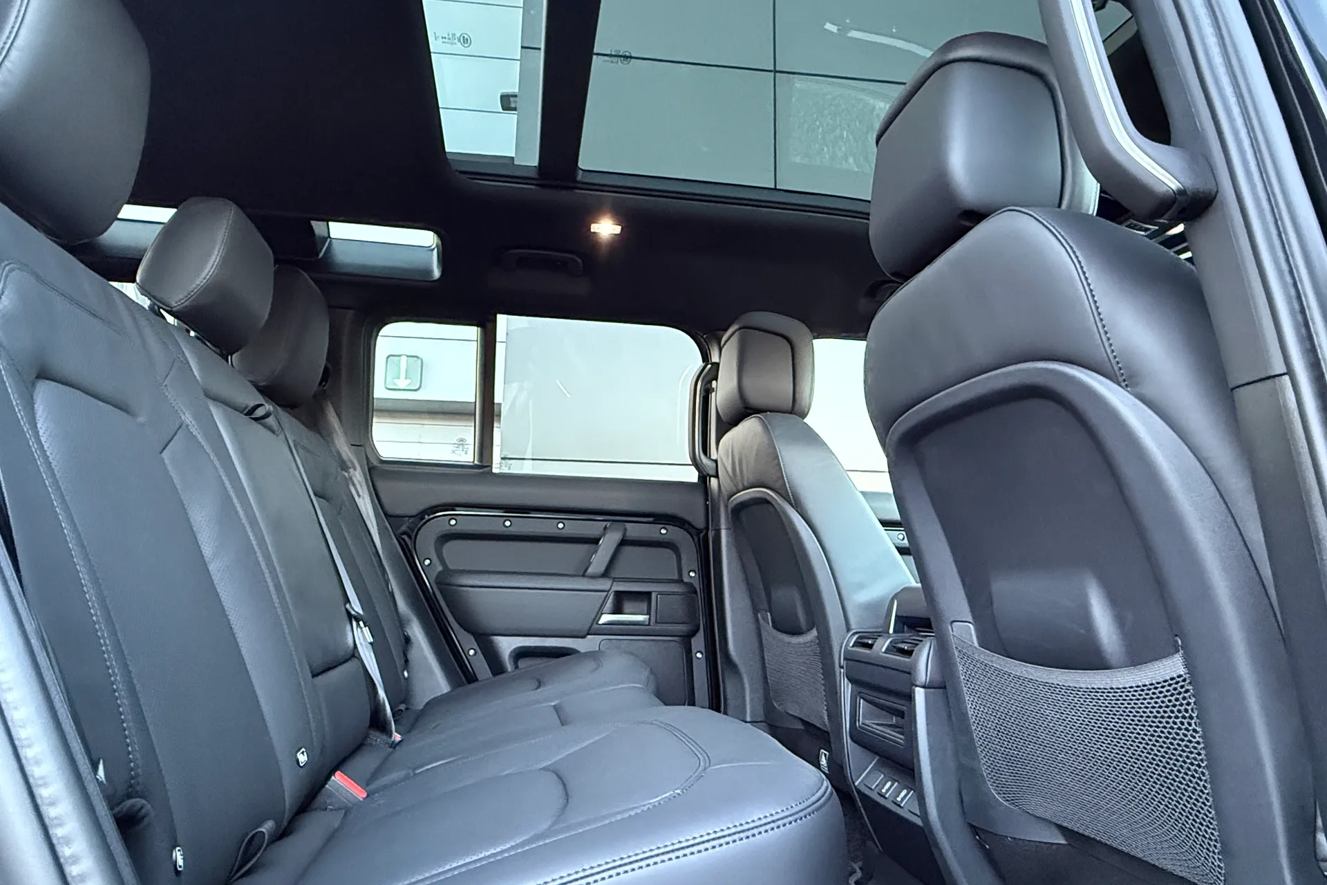 LAND ROVER Defender 110 thumbnail image number 37